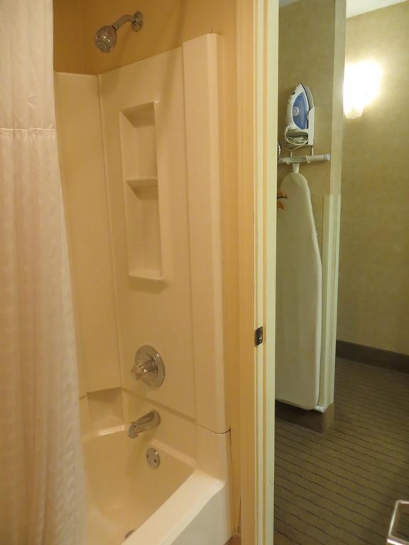 Baymont By Wyndham West Hotel
