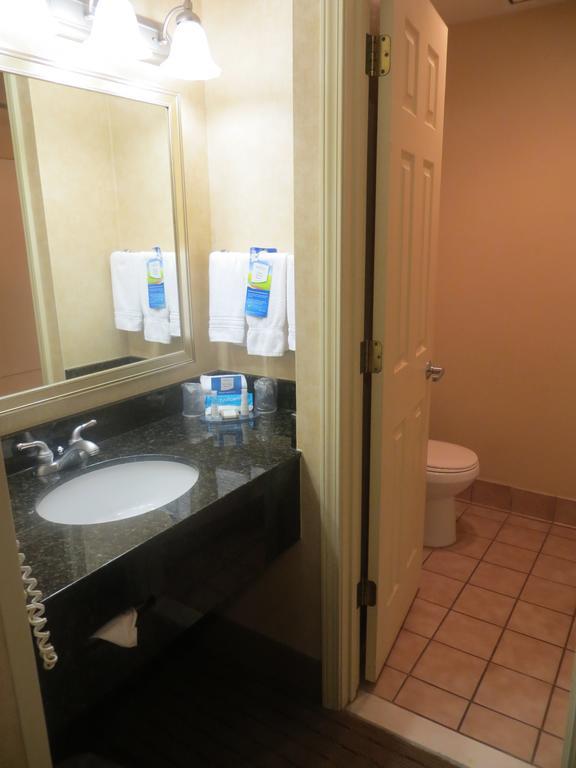 Hotel Baymont By Wyndham West 2*