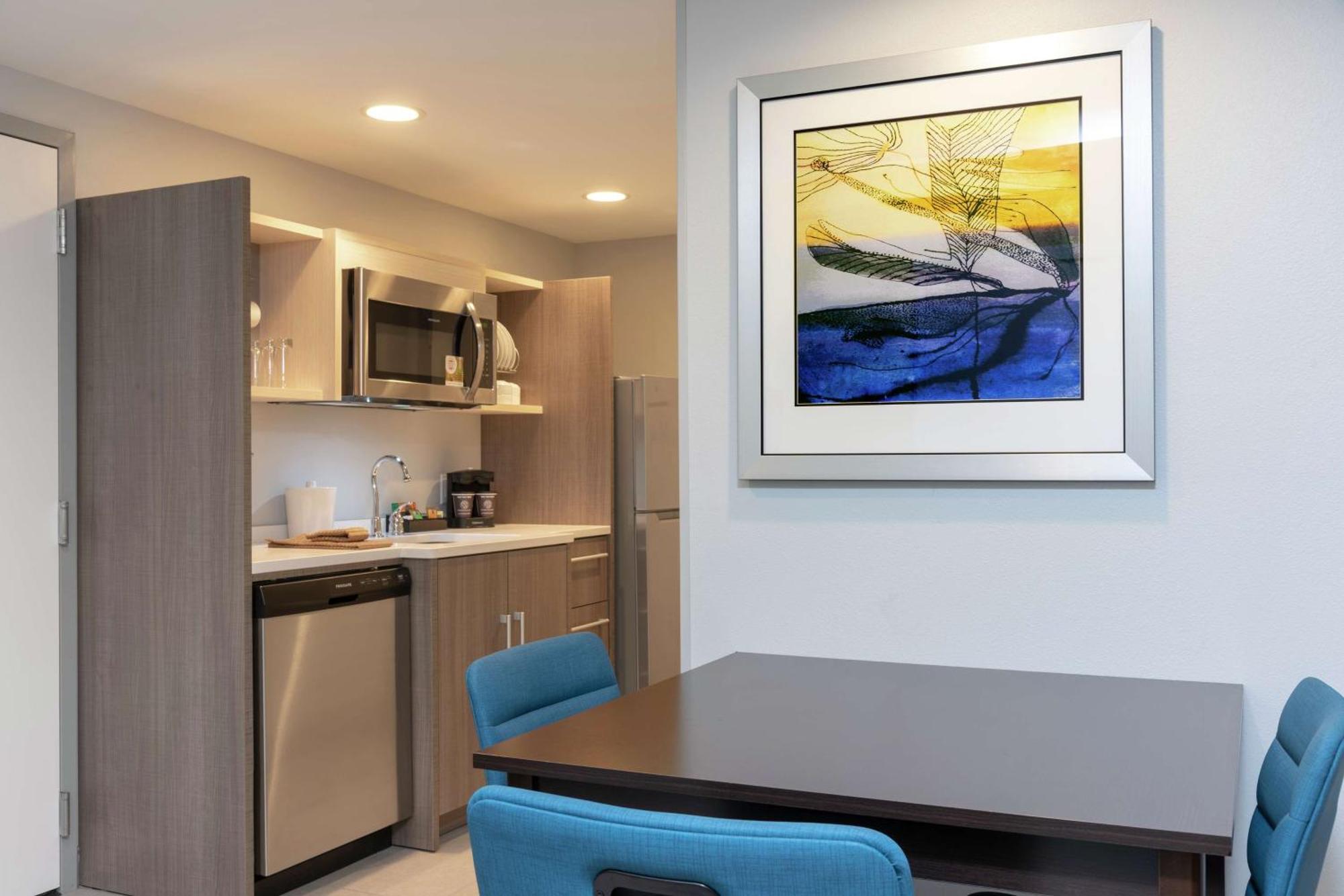 Hotel Home2 By Hilton Airport 3*