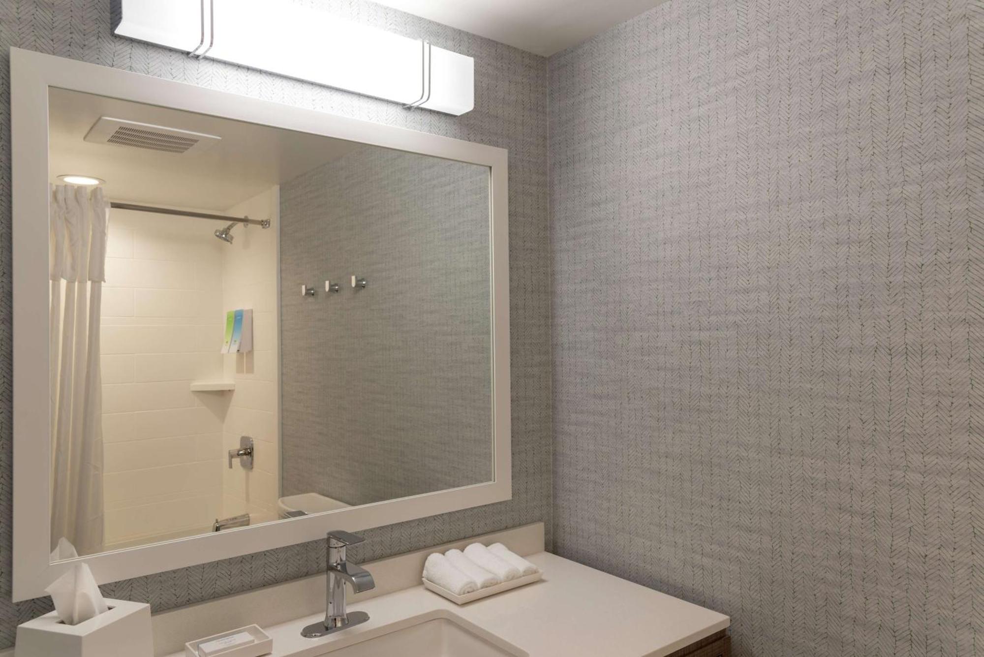 Home2 By Hilton Airport Hotel Indianapolis