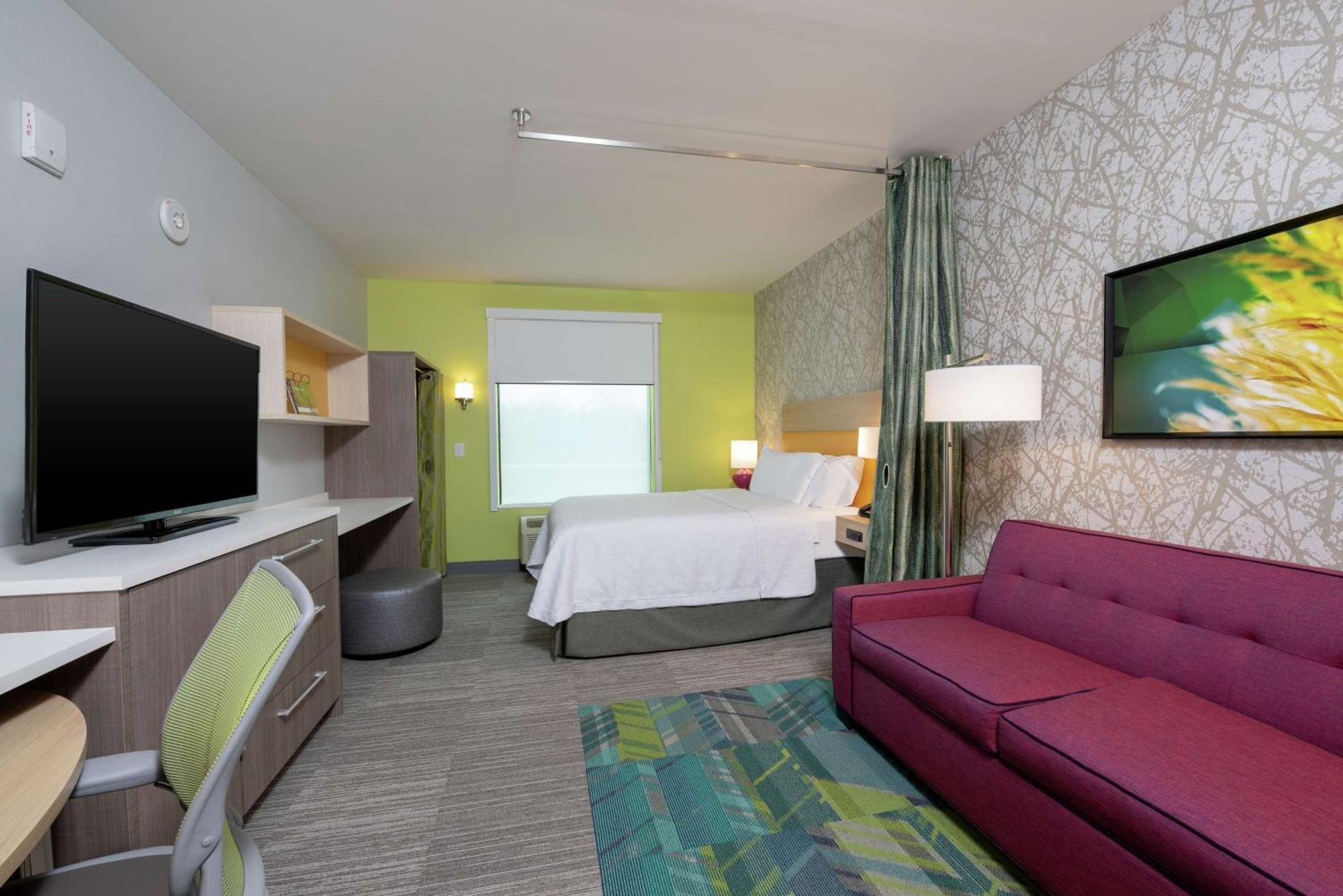 Home2 By Hilton Airport 3*