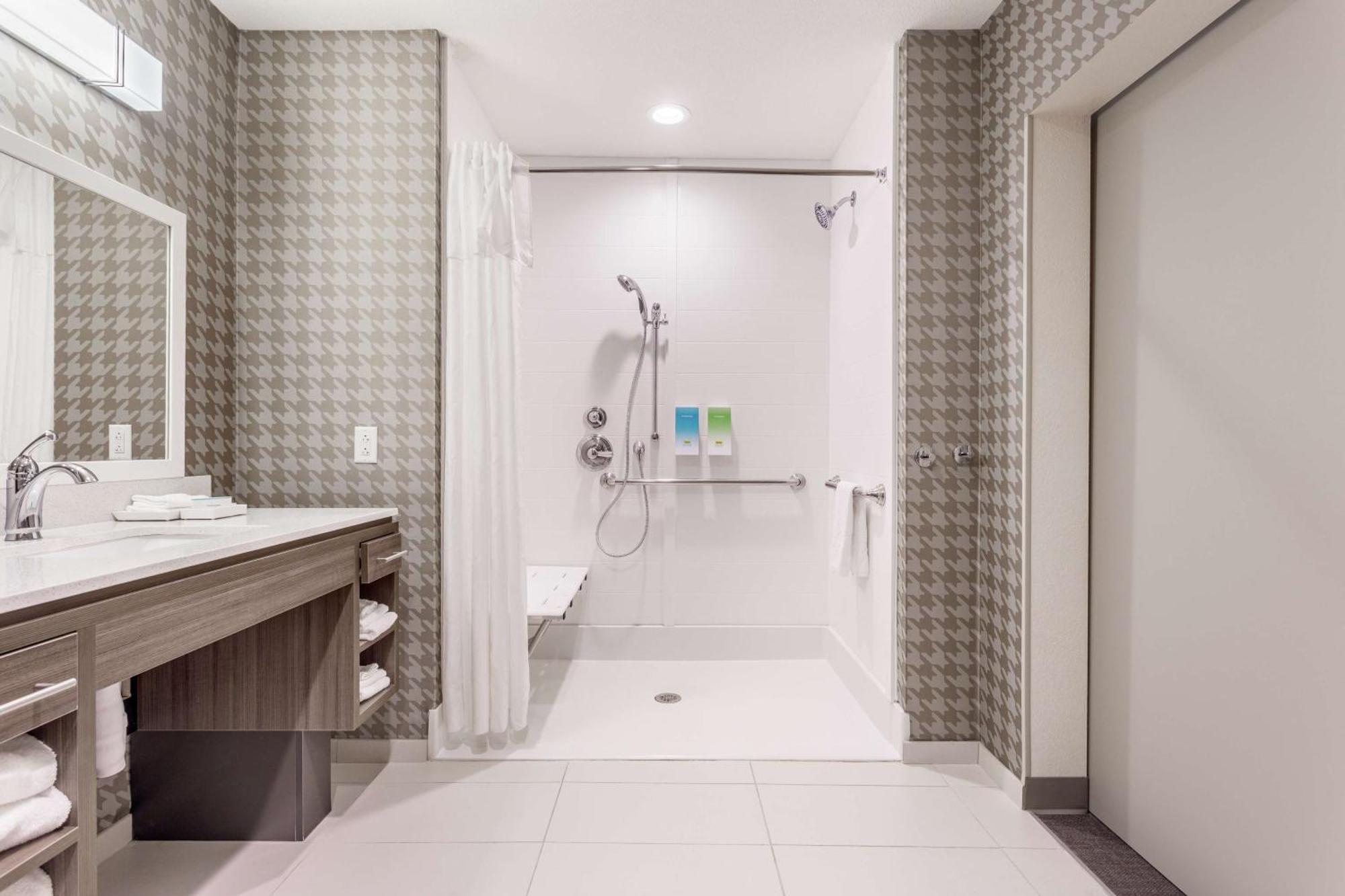 2 By Hilton Northwest Indianapolis