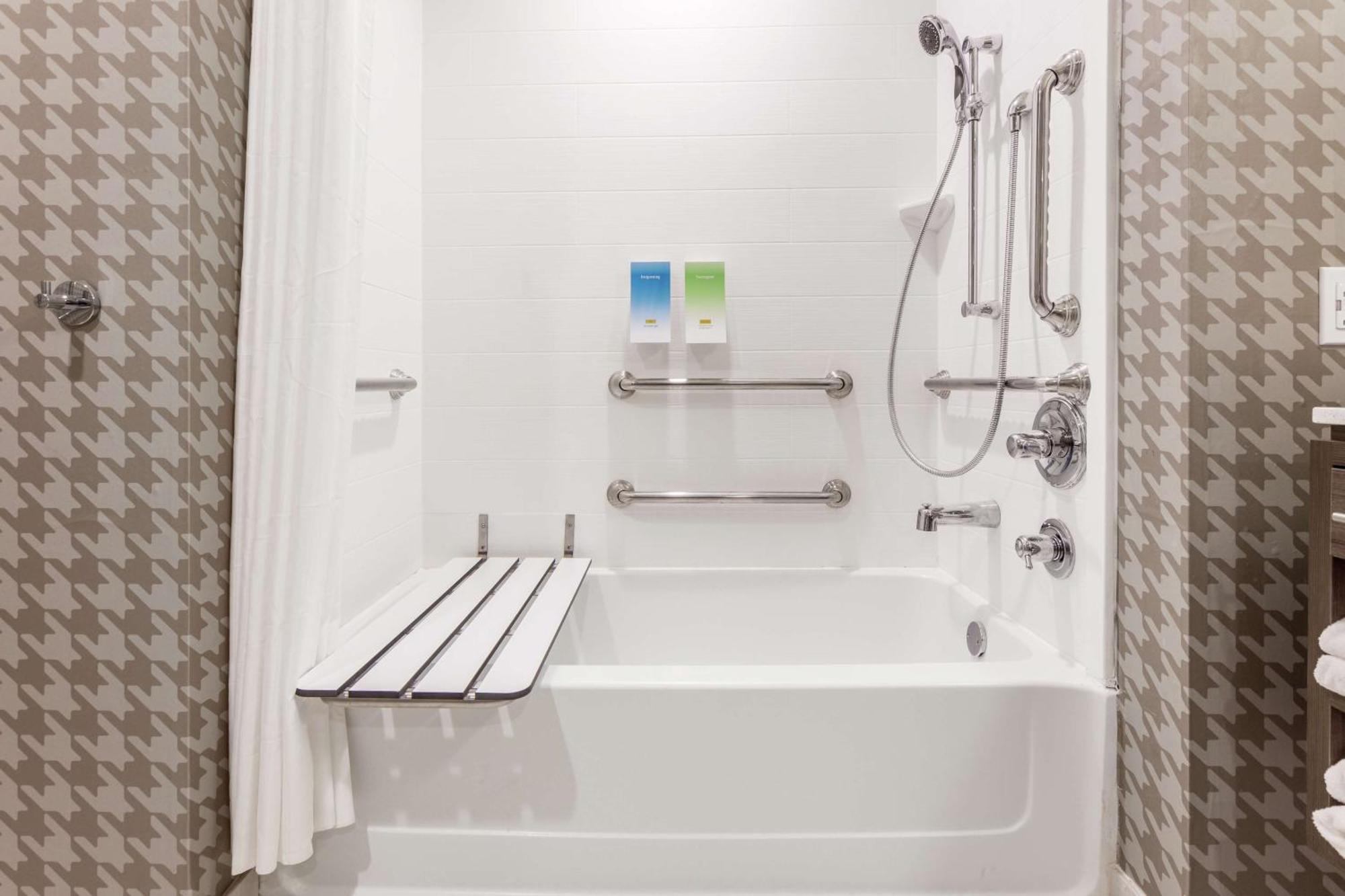 Hotel 2 By Hilton Northwest 3*