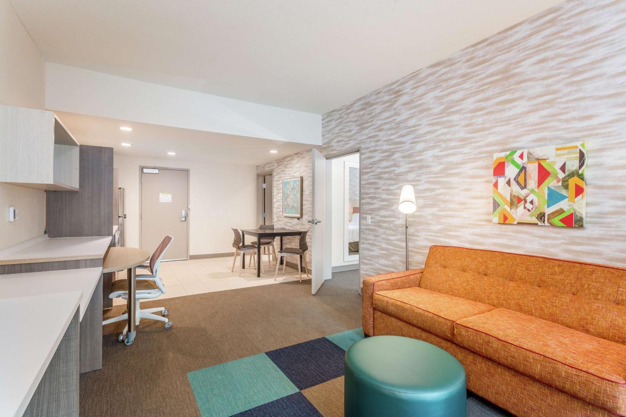 2 By Hilton Northwest 3*