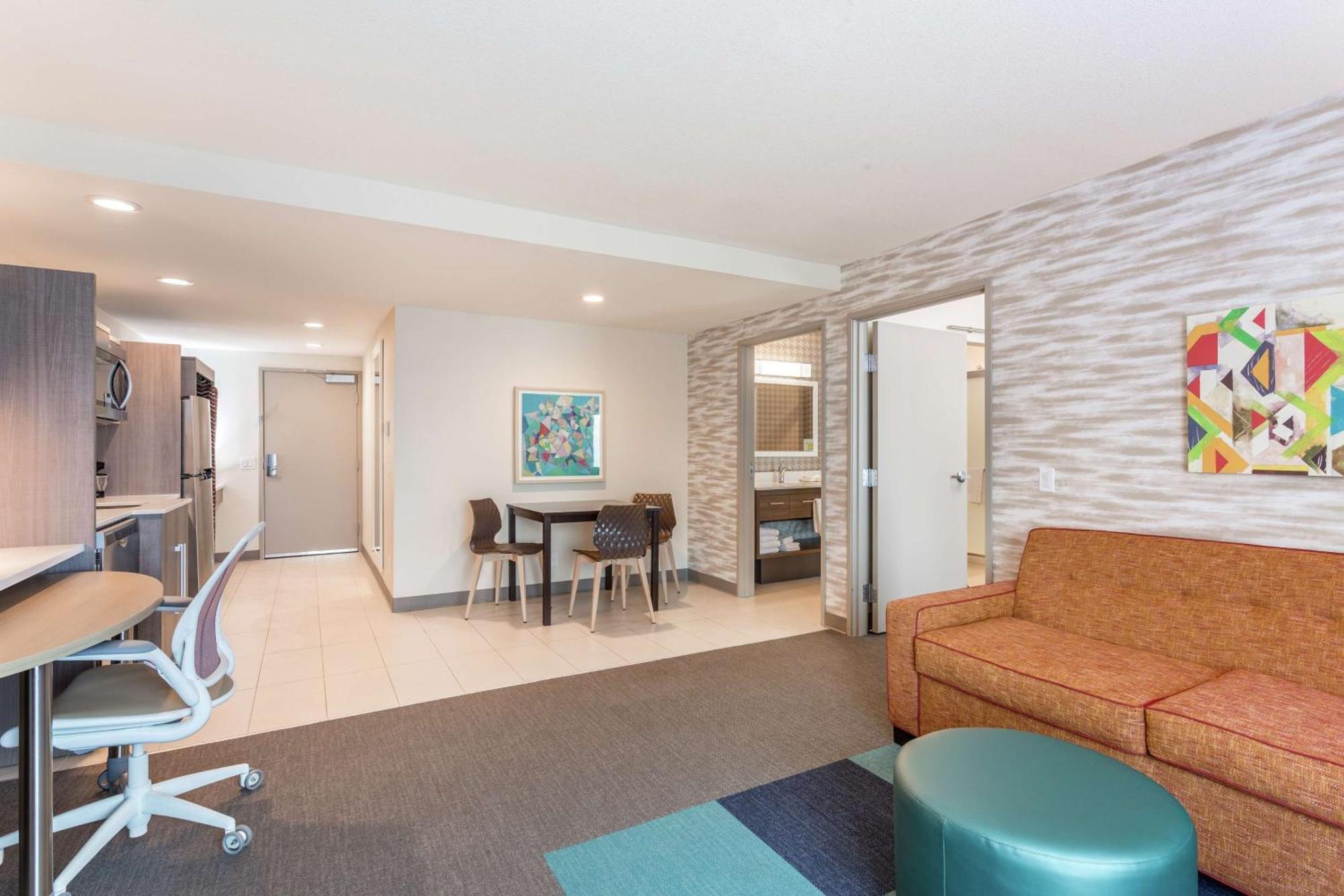 2 By Hilton Northwest Indianapolis