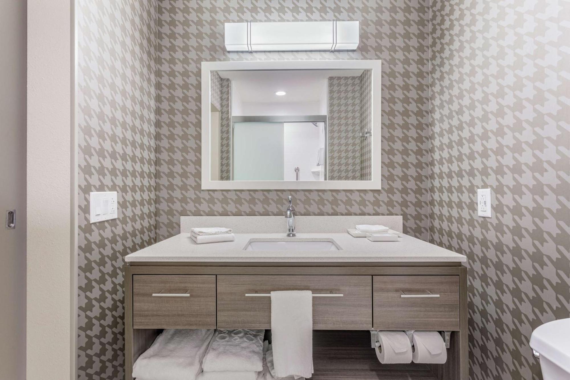 2 By Hilton Northwest 3* Indianapolis