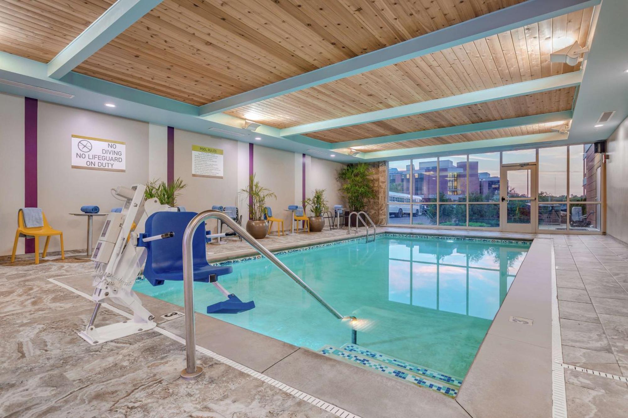 2 By Hilton Northwest 3*