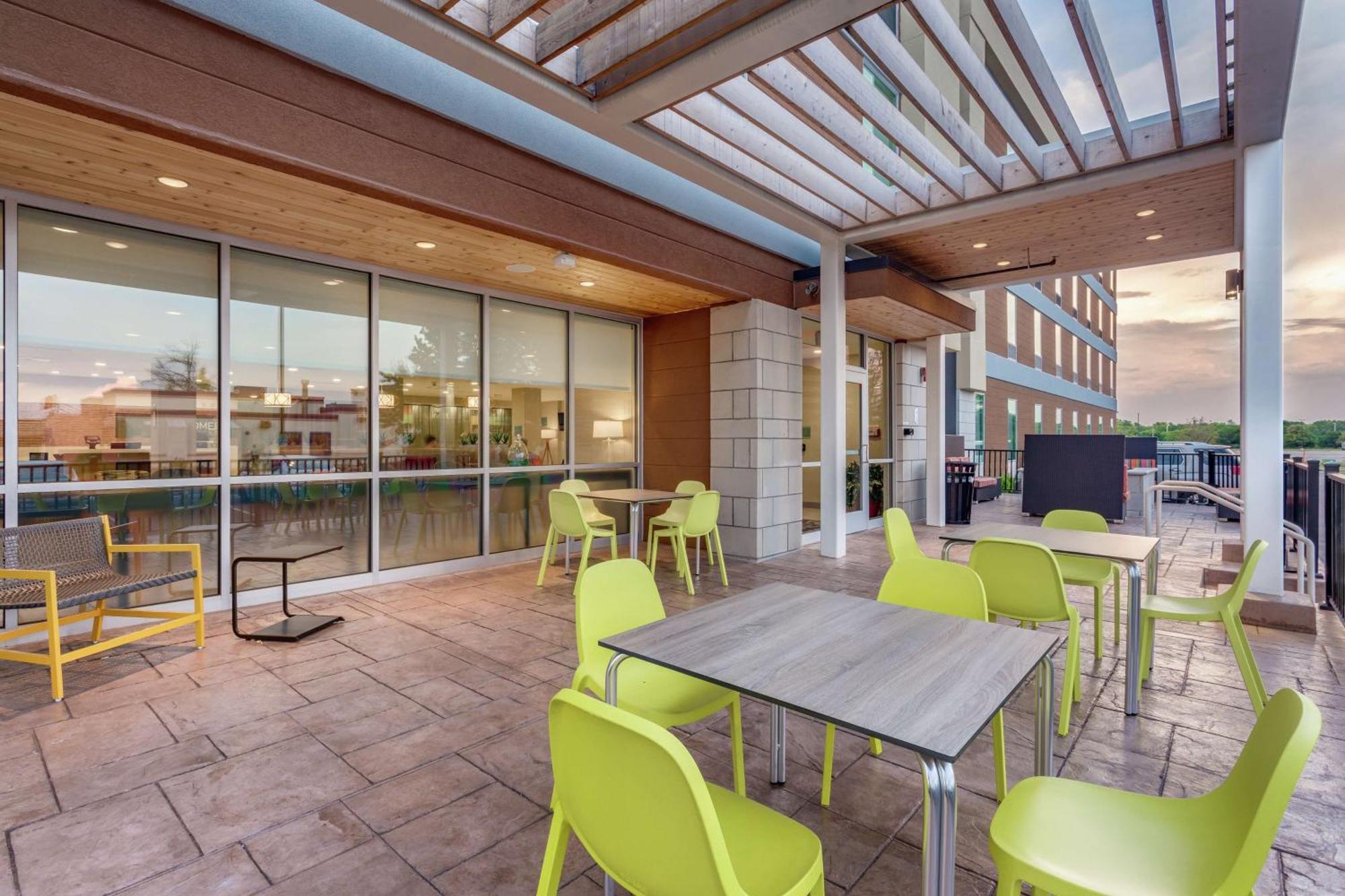 2 By Hilton Northwest 3*