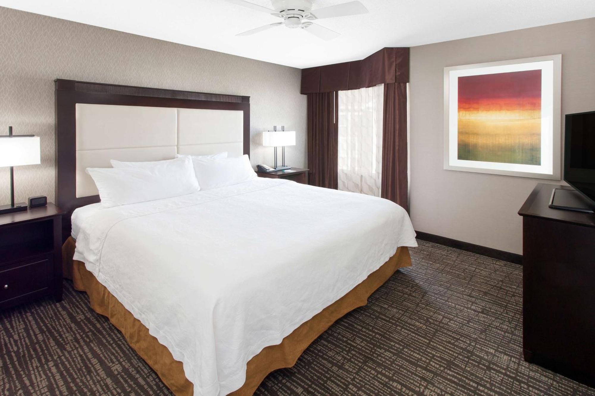 Hotel Homewood By Hilton At The Crossing