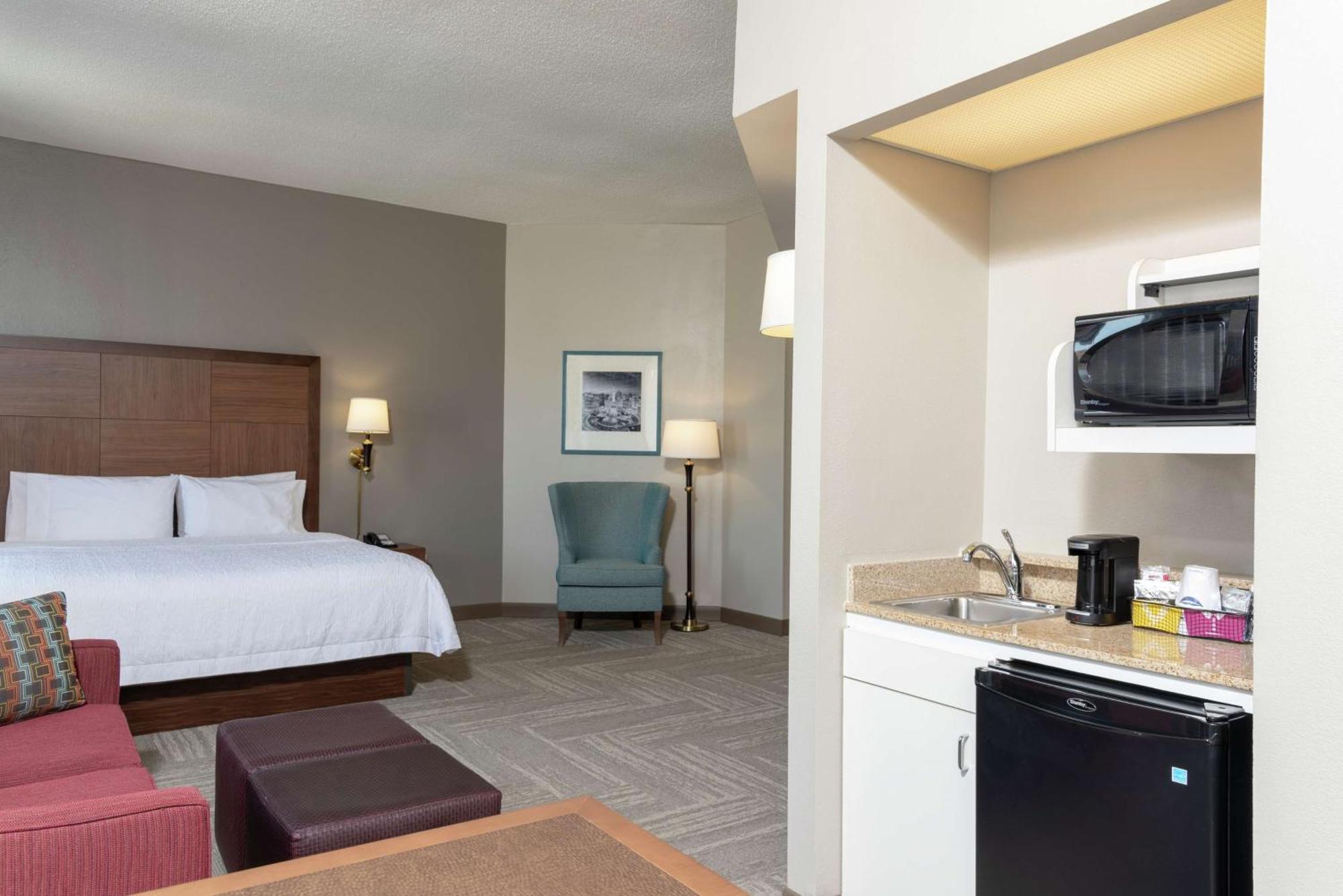 Hotel Hampton Downtown Across From Circle Centre 3*