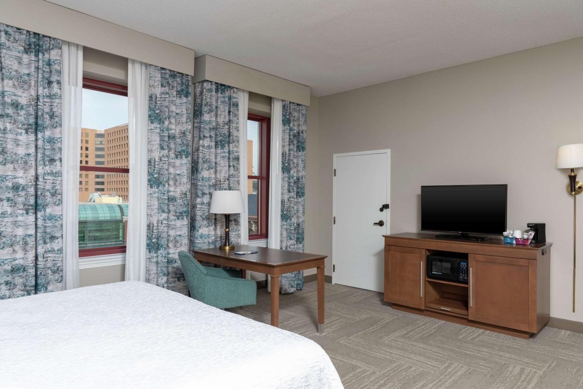 Hotel Hampton Downtown Across From Circle Centre Indianapolis