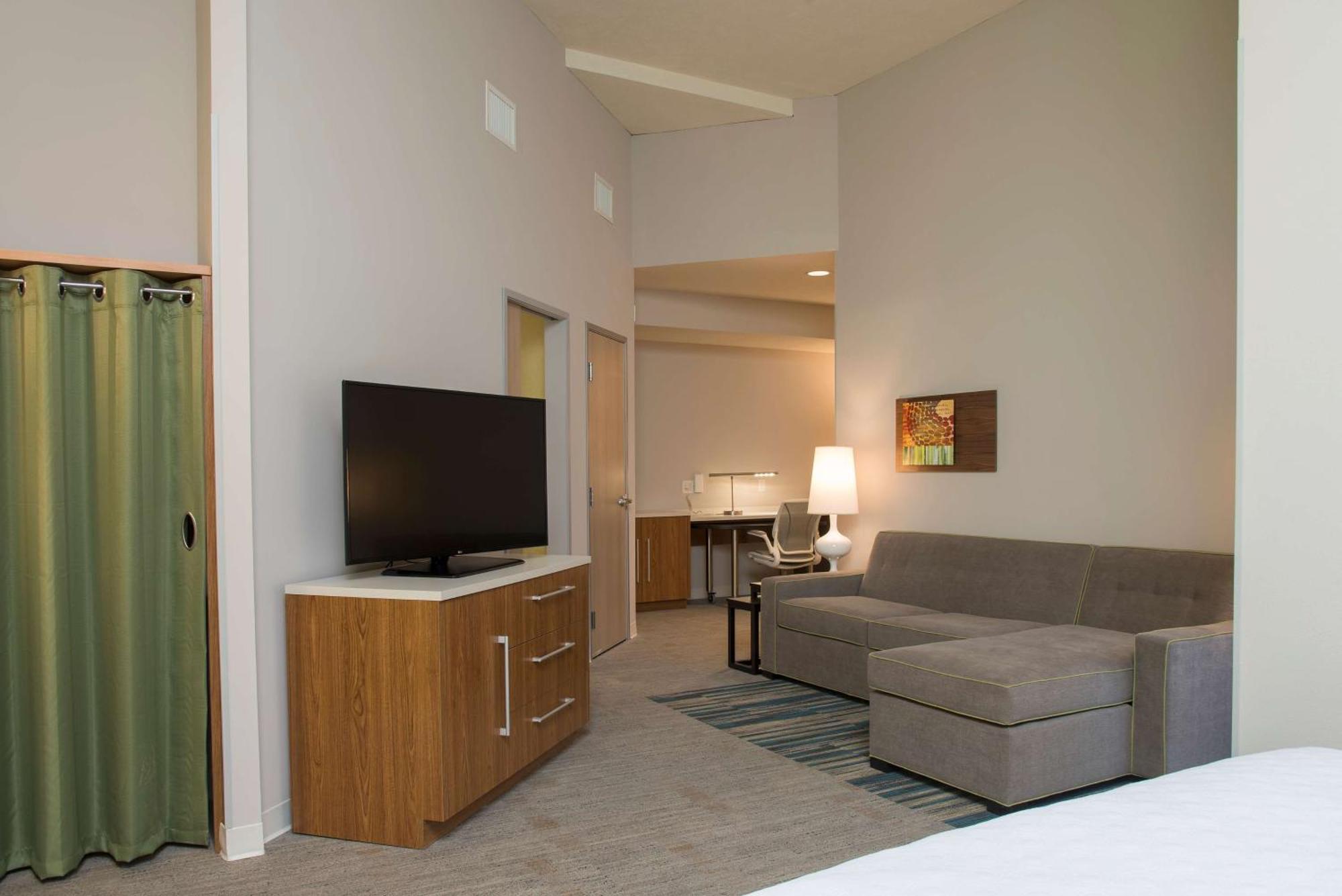 Home2 By Hilton Downtown 3*