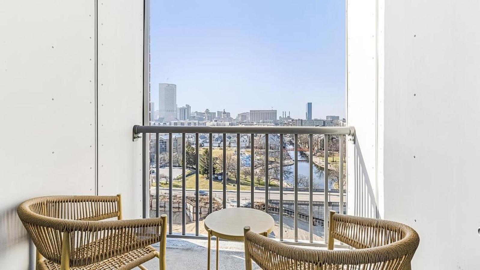 Landing Modern With Amazing Amenities