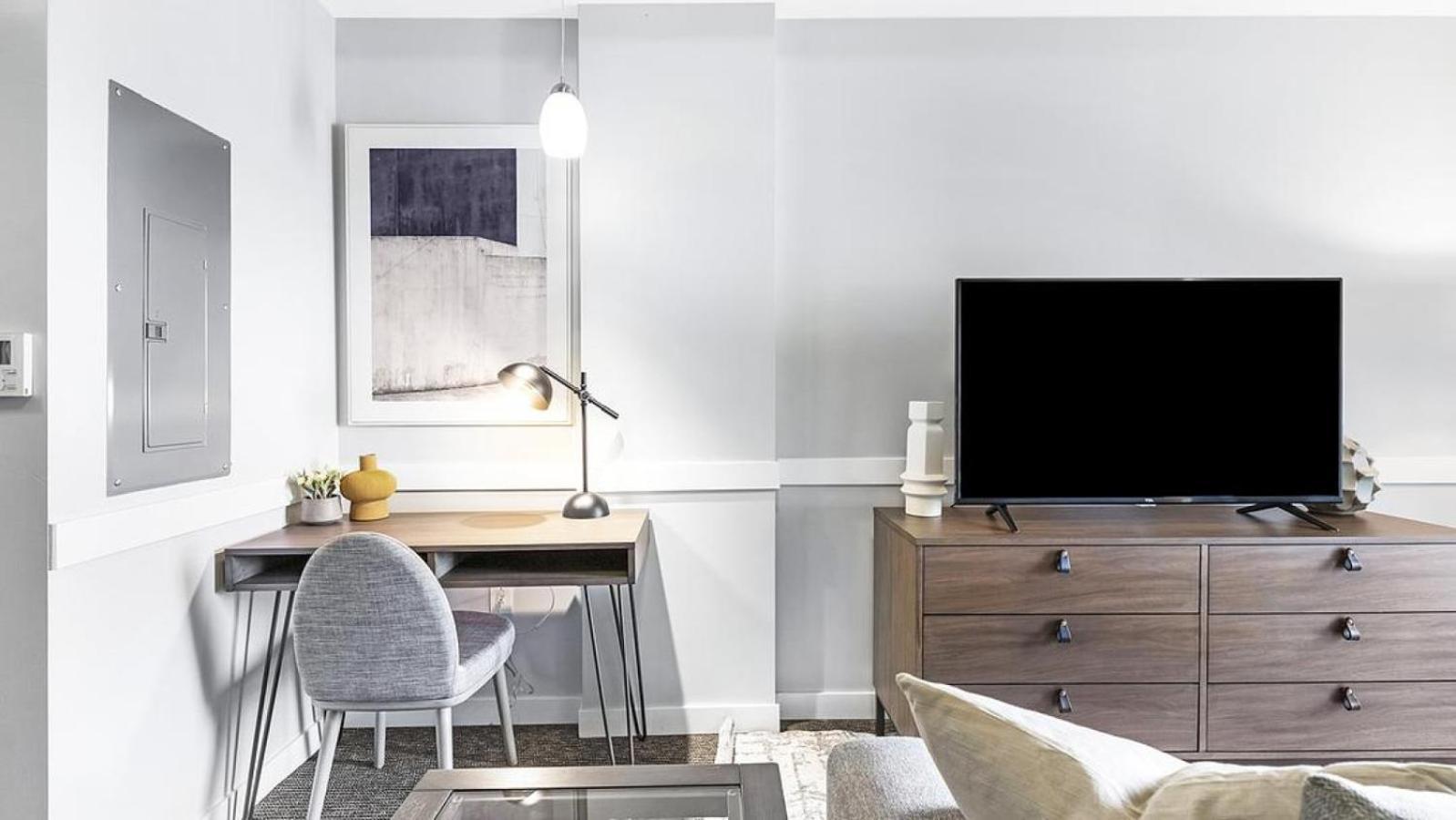 Apartment Landing Modern With Amazing Amenities Id1805x70