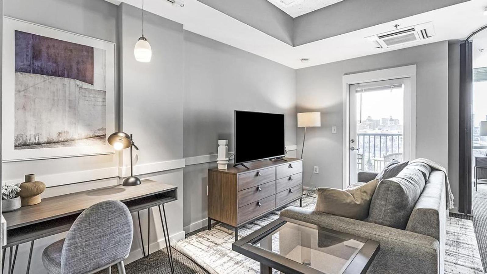 Apartment Landing Modern With Amazing Amenities Id1805x70 *