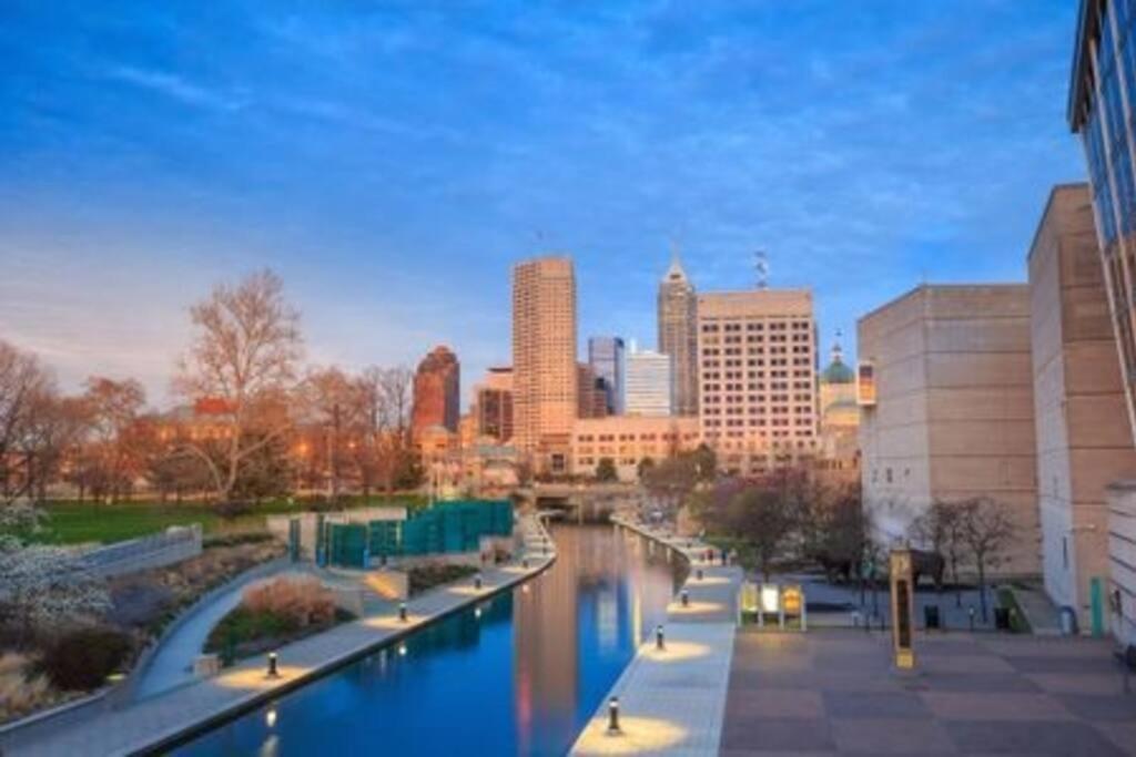 Free Parking! Downtown Lucas Oil- Conv Center Skywalk#5 Apartment