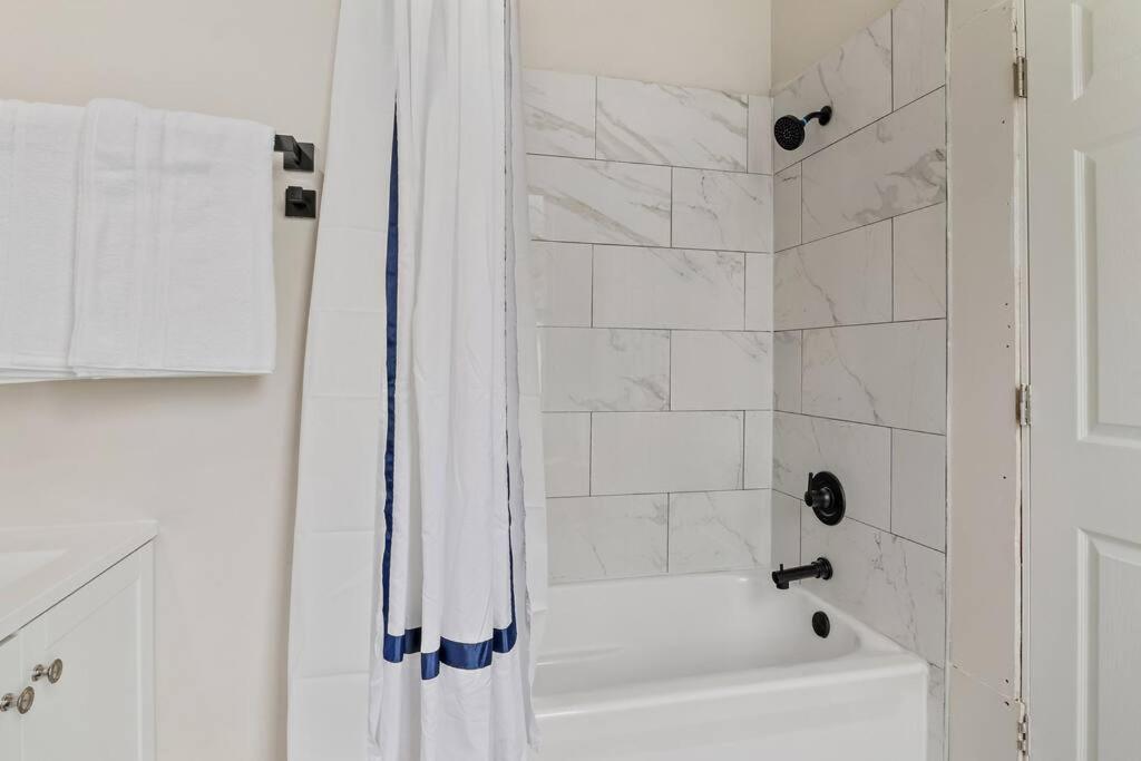 3br Chic Modern - Location * Indianapolis