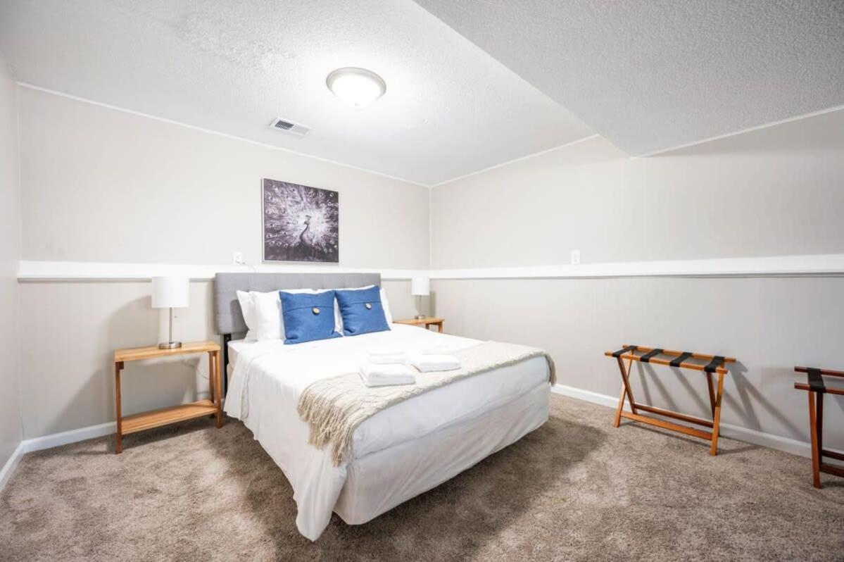 Westside Splendor- 10 Mins To Speedway- Firepit Holiday home *