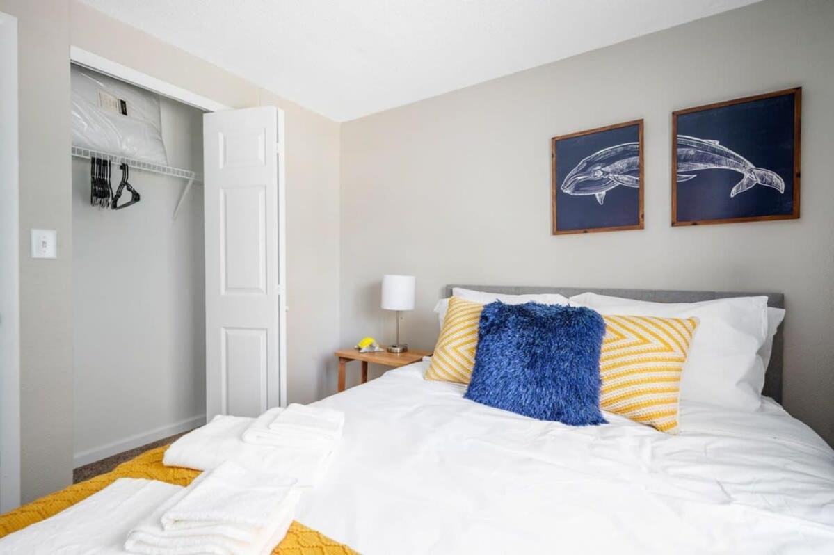 Westside Splendor- 10 Mins To Speedway- Firepit Holiday home *