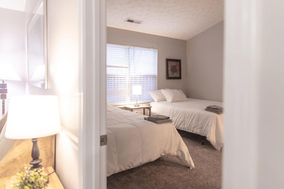Chapel Hill Charmer- Close To Interstates * Indianapolis