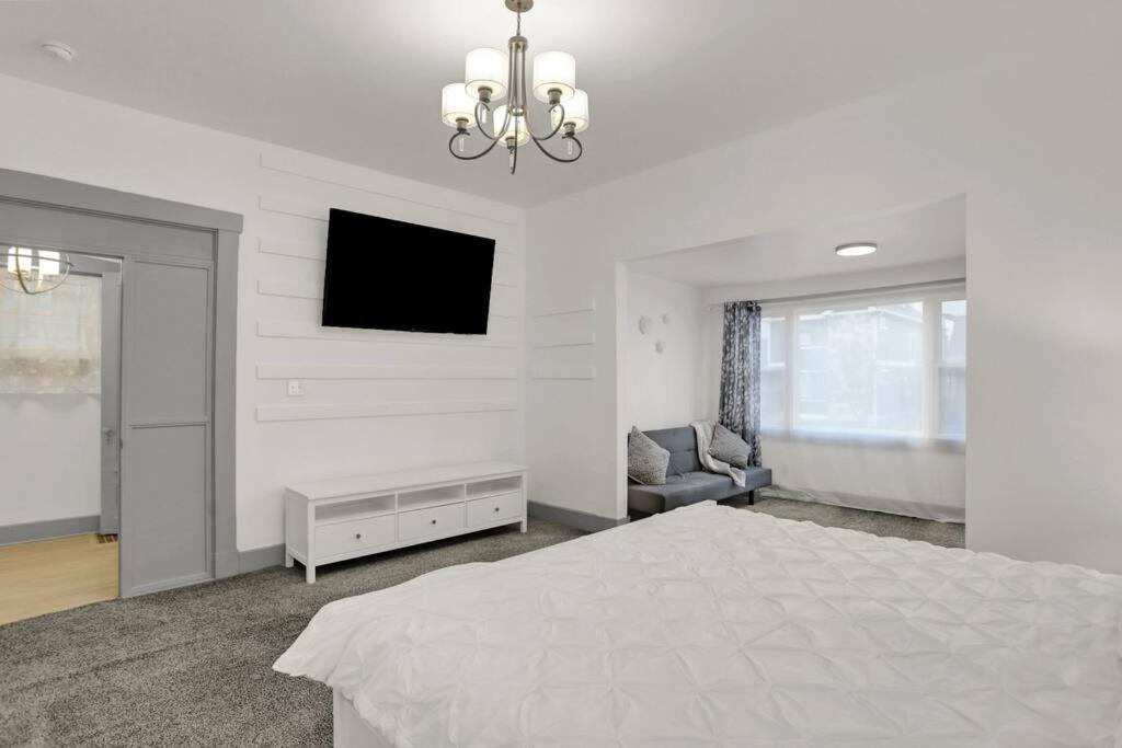 Charming In Fountain Square