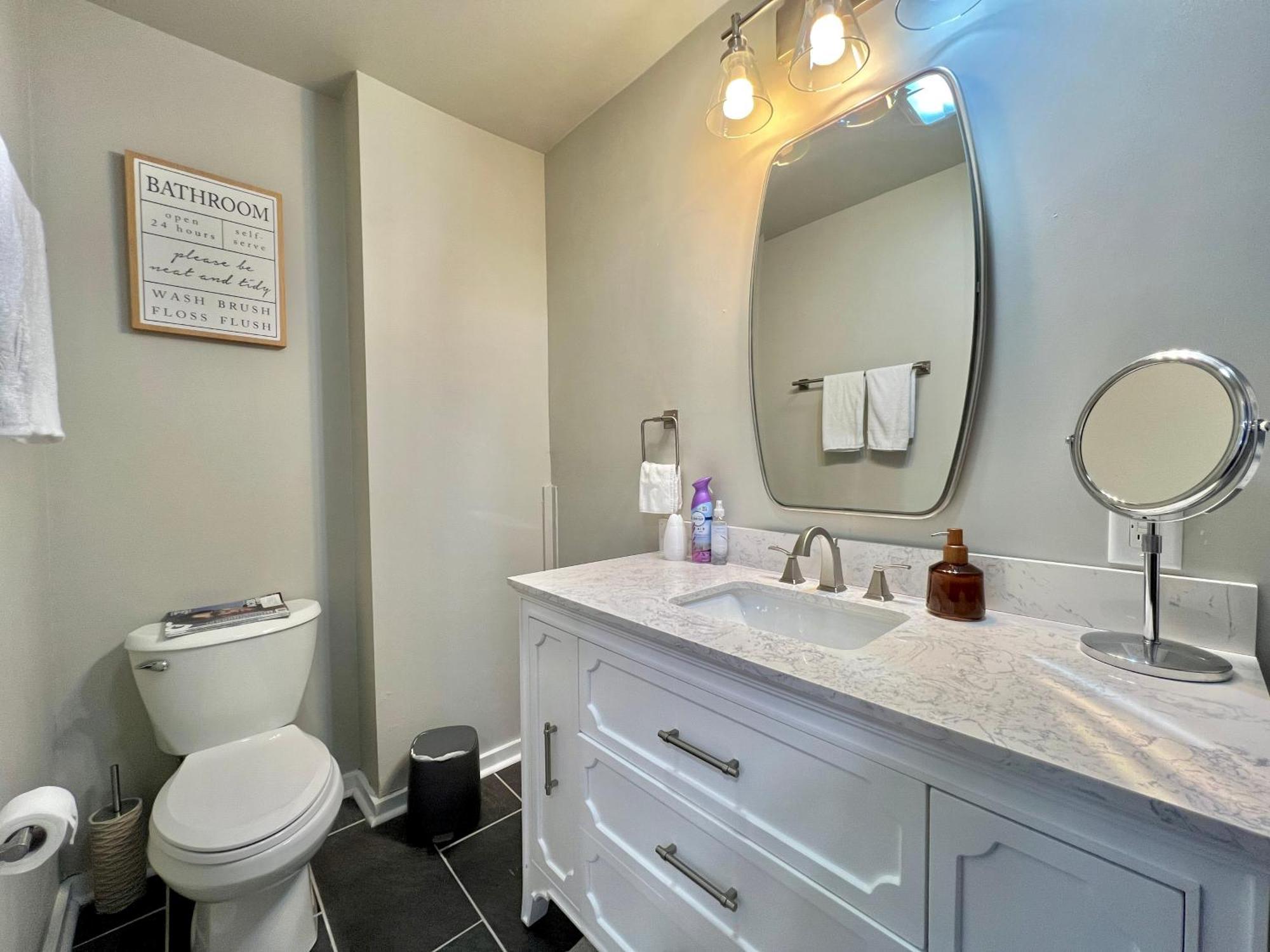 Modern Style Near Dt Indy & Major Attractions Apartment *
