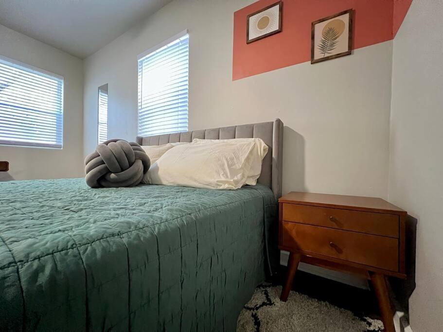 Modern Style Near Dt Indy & Major Attractions Apartment