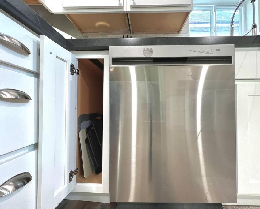 Apartment Modern Style Near Dt Indy & Major Attractions