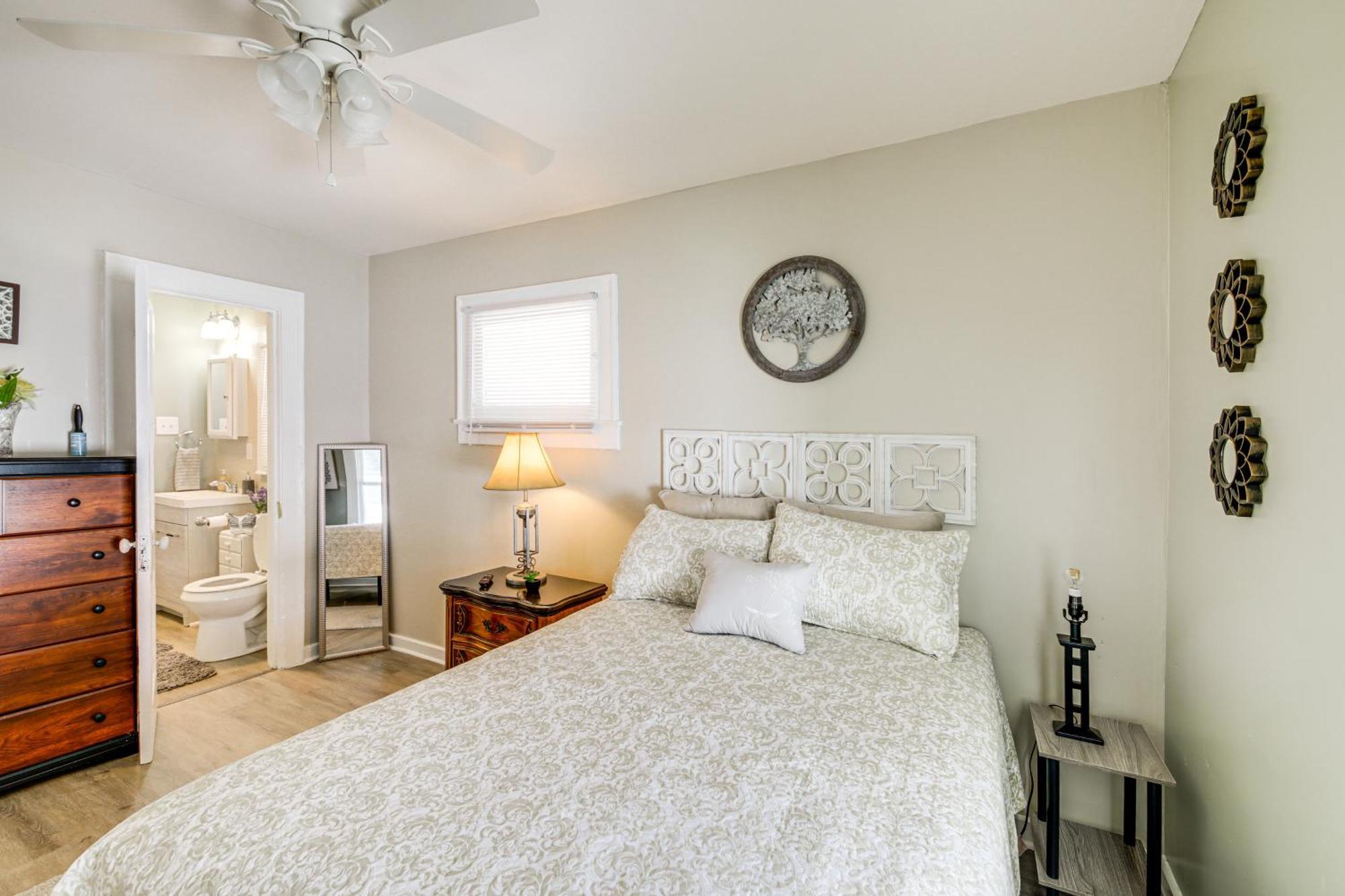 Holiday home 1925 Bungalow-style About 2 Mi To Downtown Indy! *
