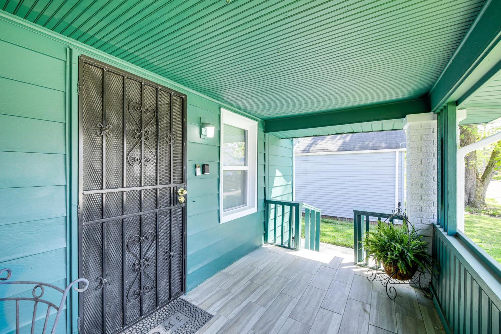 Holiday home 1925 Bungalow-style About 2 Mi To Downtown Indy! *