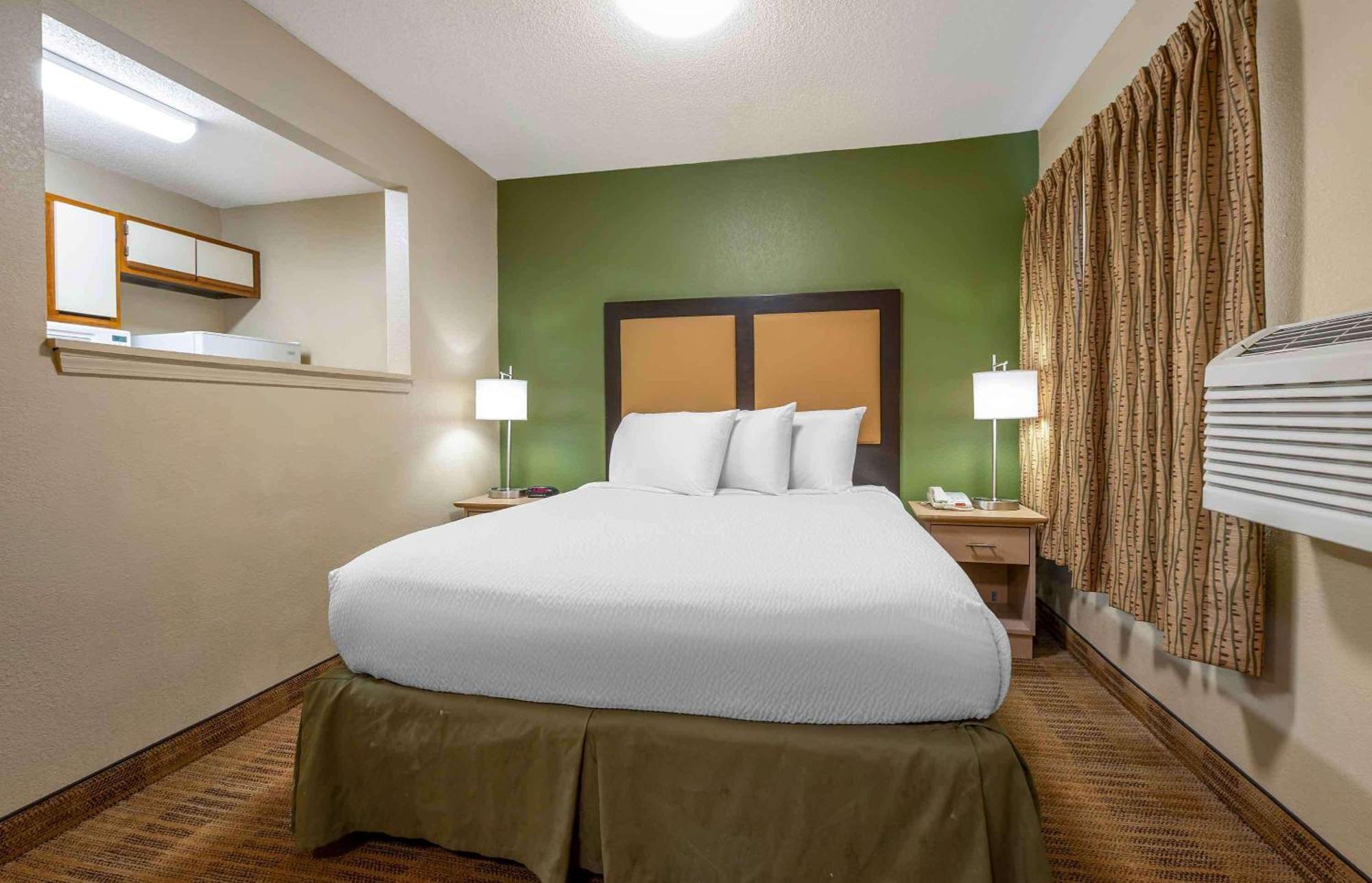 Hotel Suburban