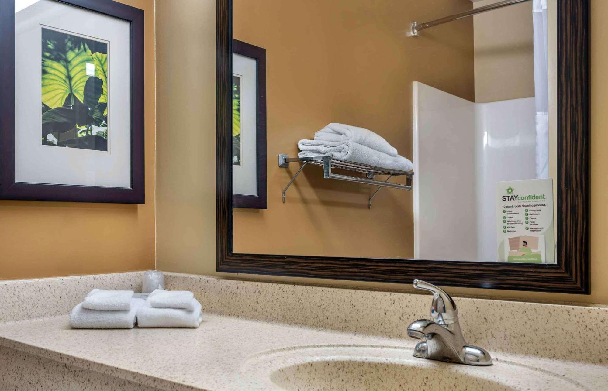 Hotel Suburban Indianapolis