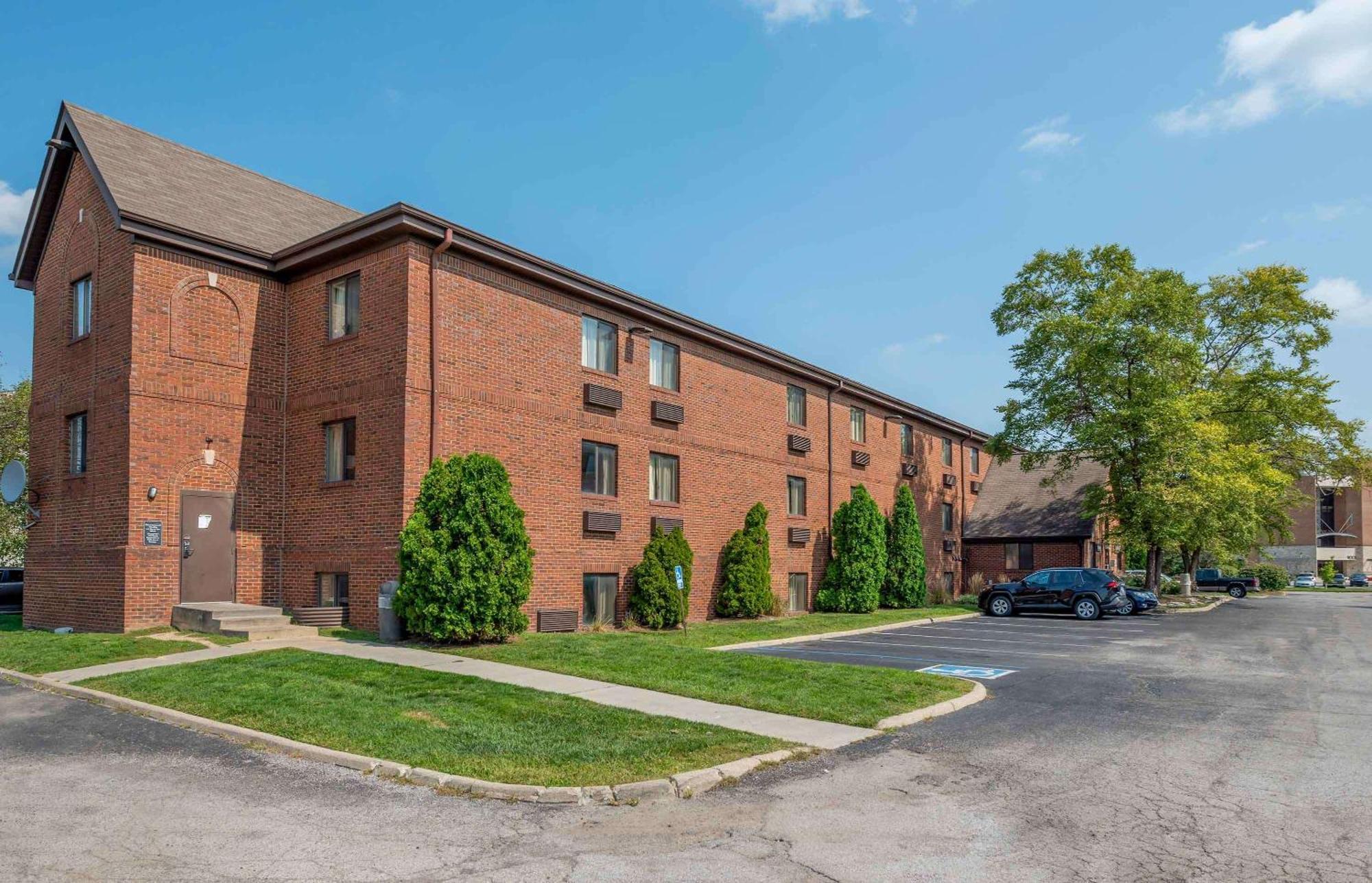 Suburban Hotel 2*