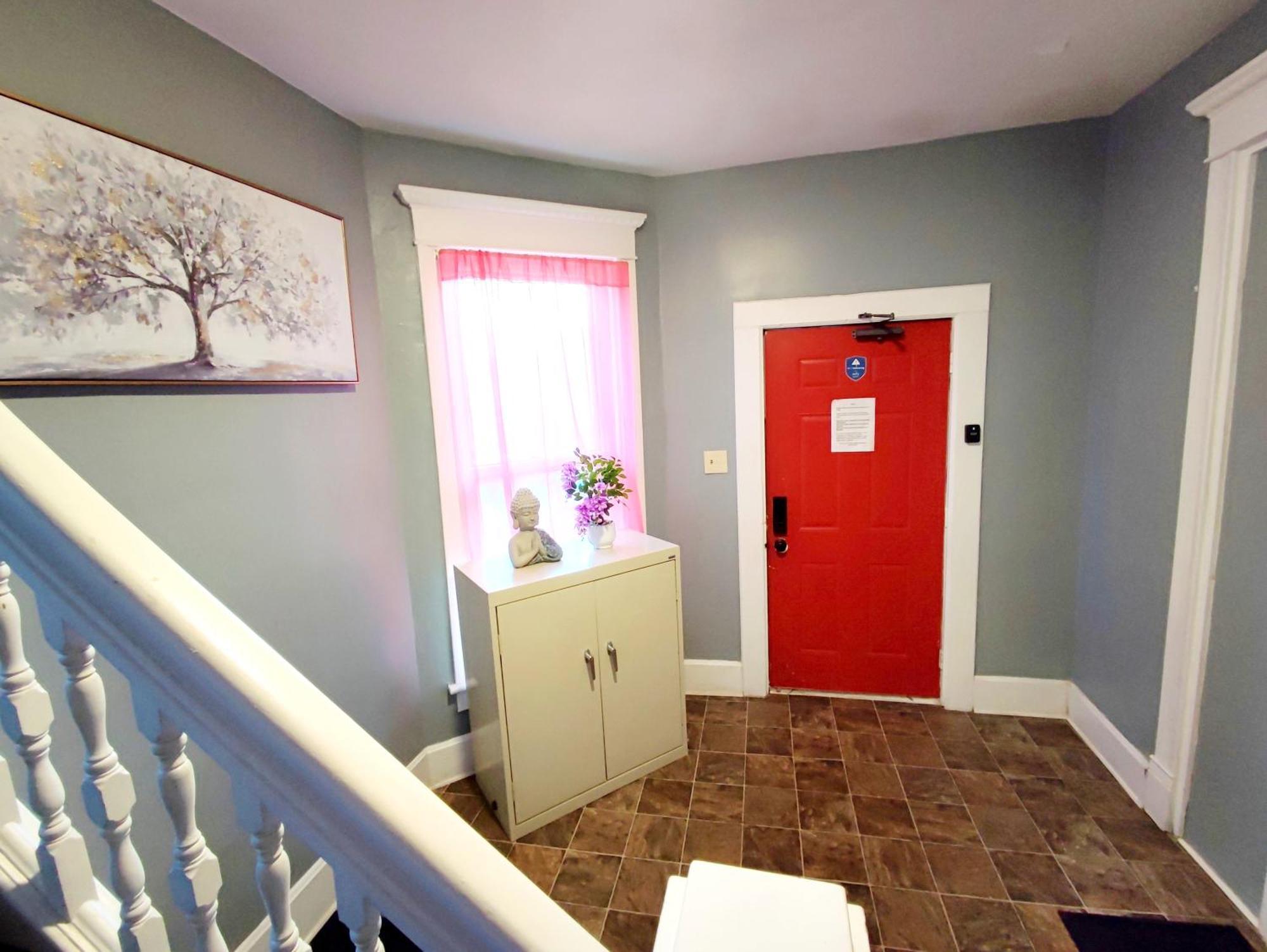 Zen Haven 3- Close To Downtown Indianapolis- Queen Bed Apartment *
