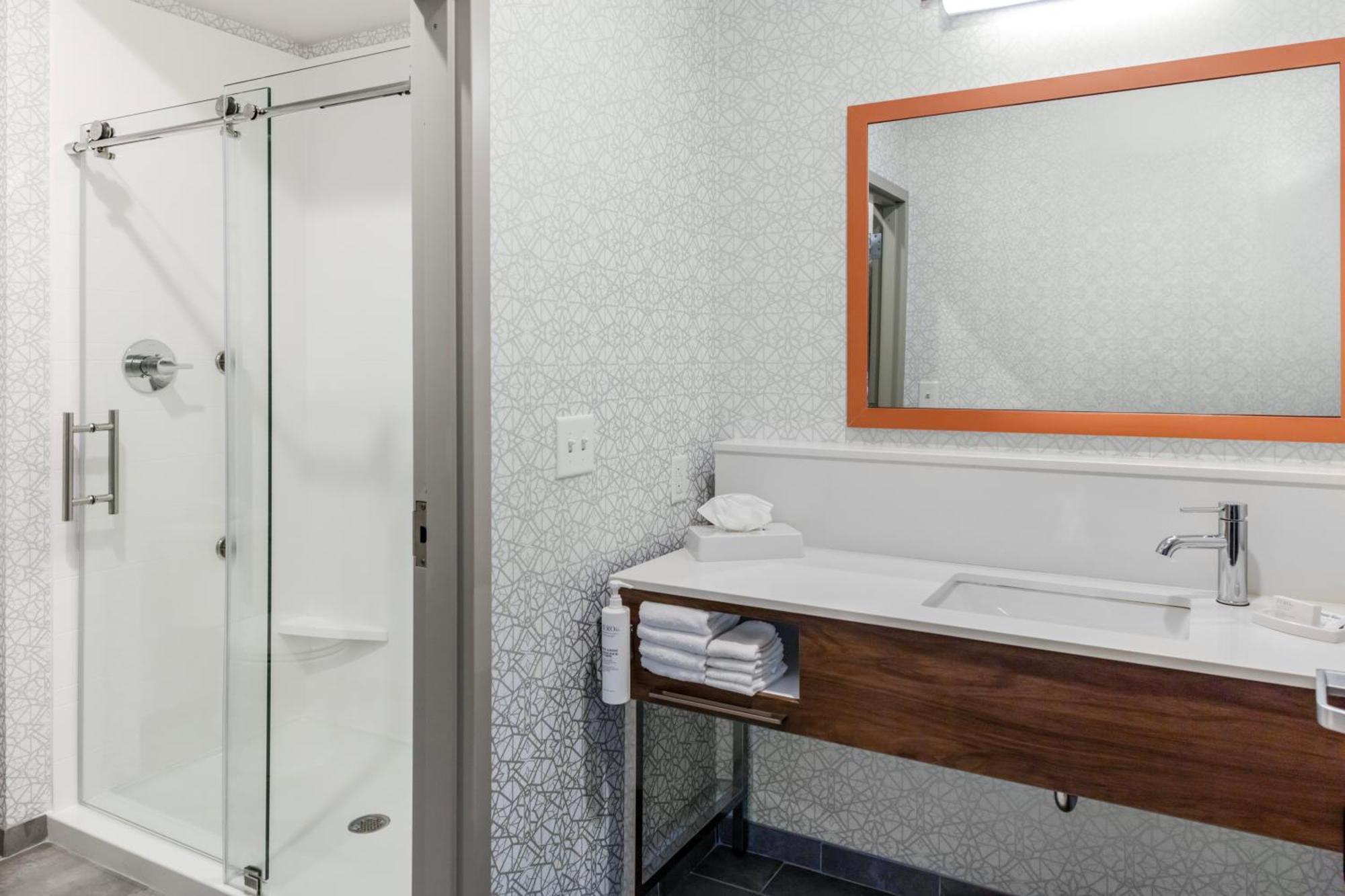 Hotel Hampton & West Speedway