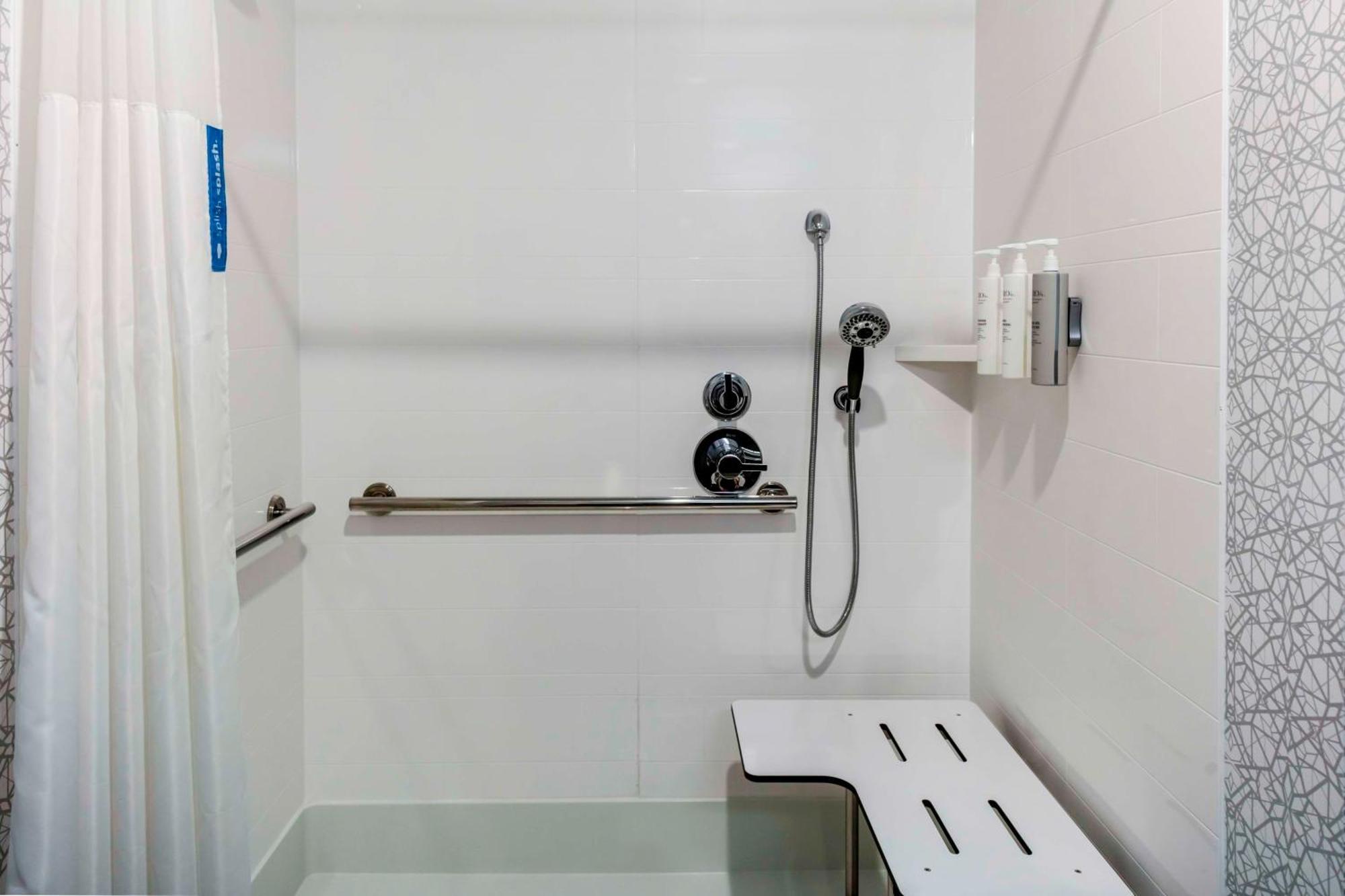 Hotel Hampton & West Speedway 3*