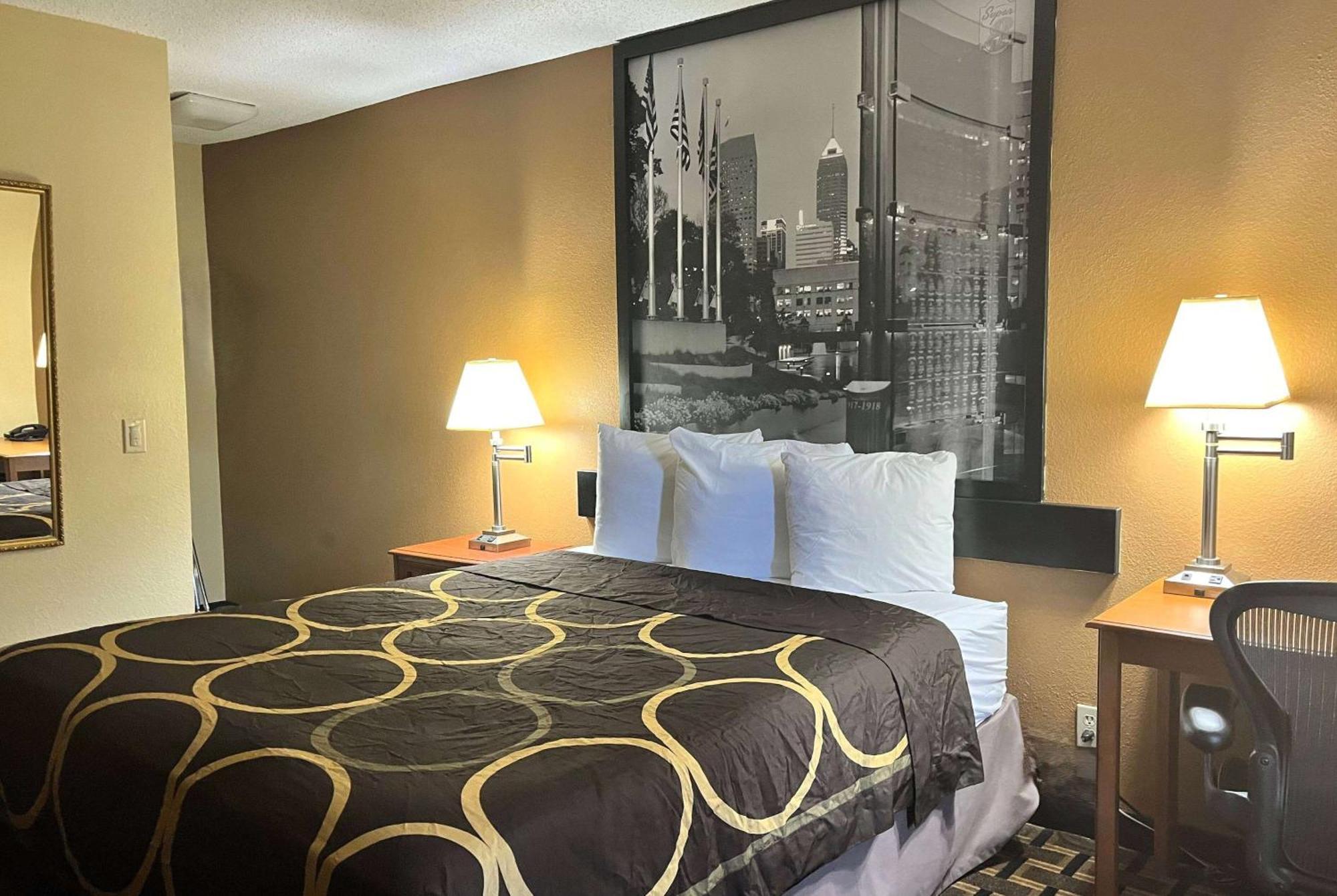 Hotel Super 8 By Wyndham Indianapolis/ne/castleton Area
