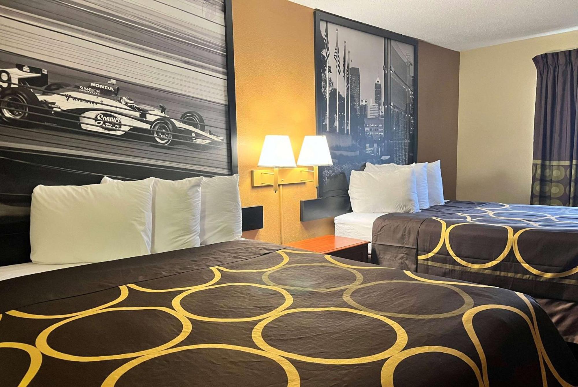 Super 8 By Wyndham Indianapolis/ne/castleton Area Hotel 2*