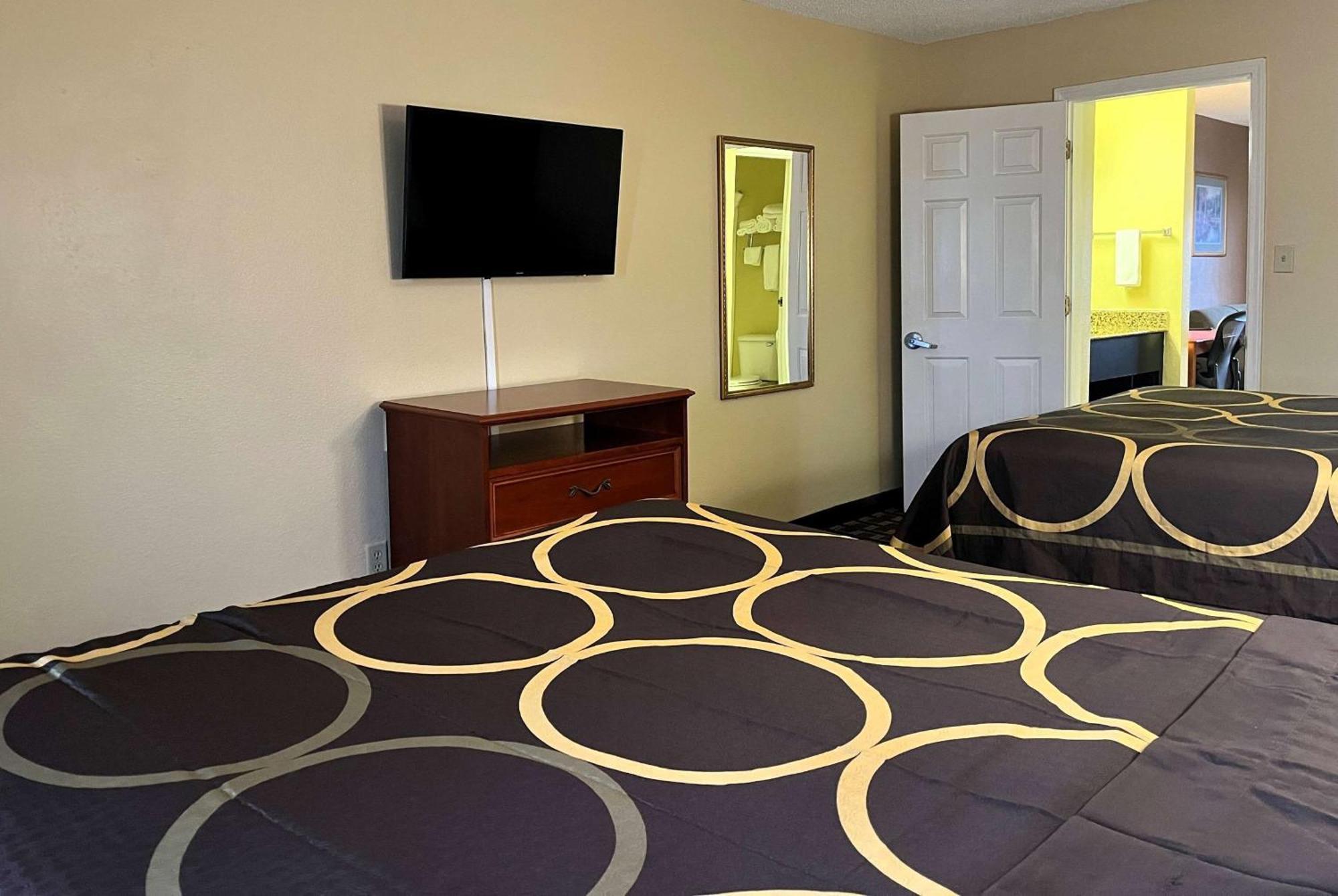 Hotel Super 8 By Wyndham Indianapolis/ne/castleton Area Indianapolis