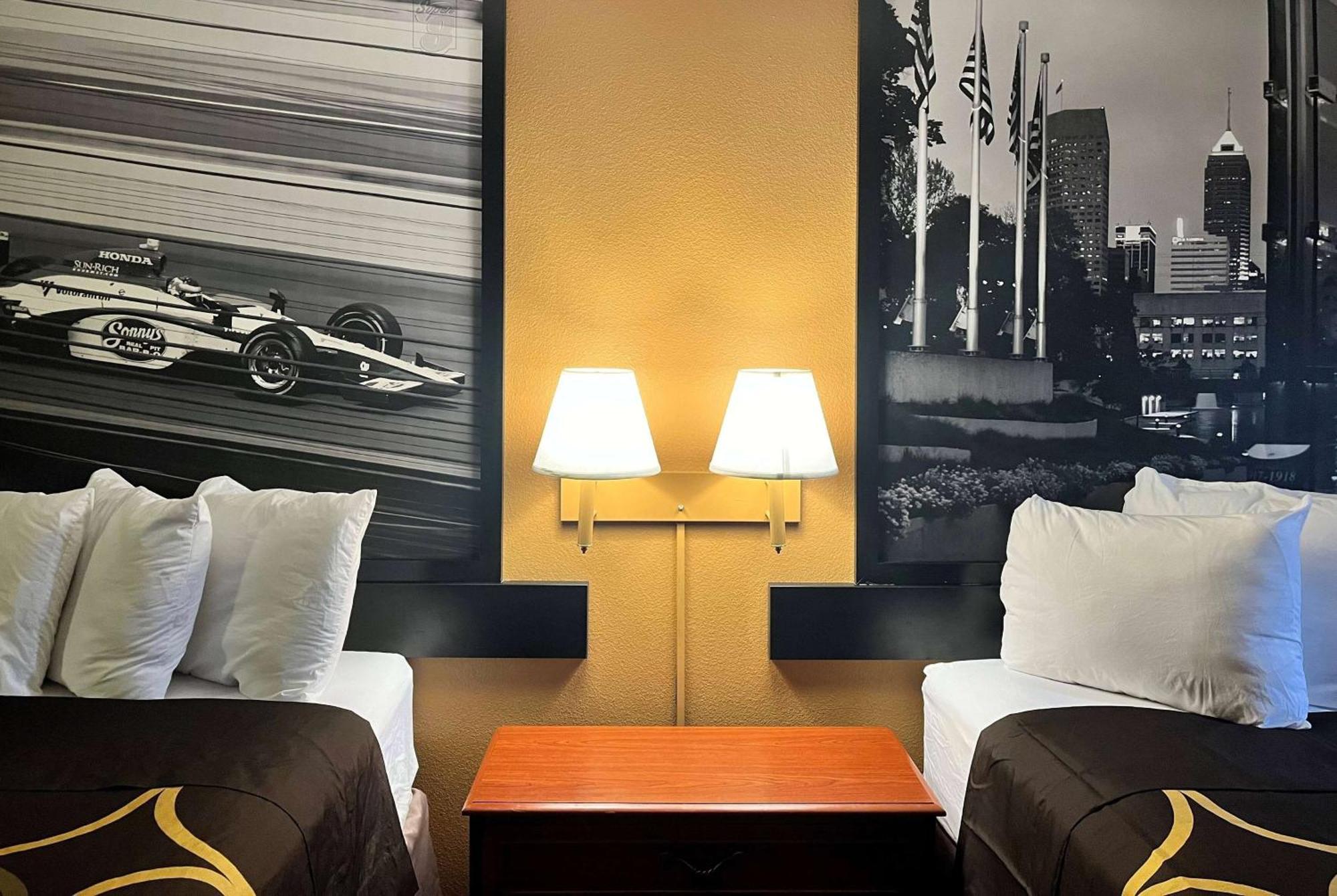 Super 8 By Wyndham Indianapolis/ne/castleton Area