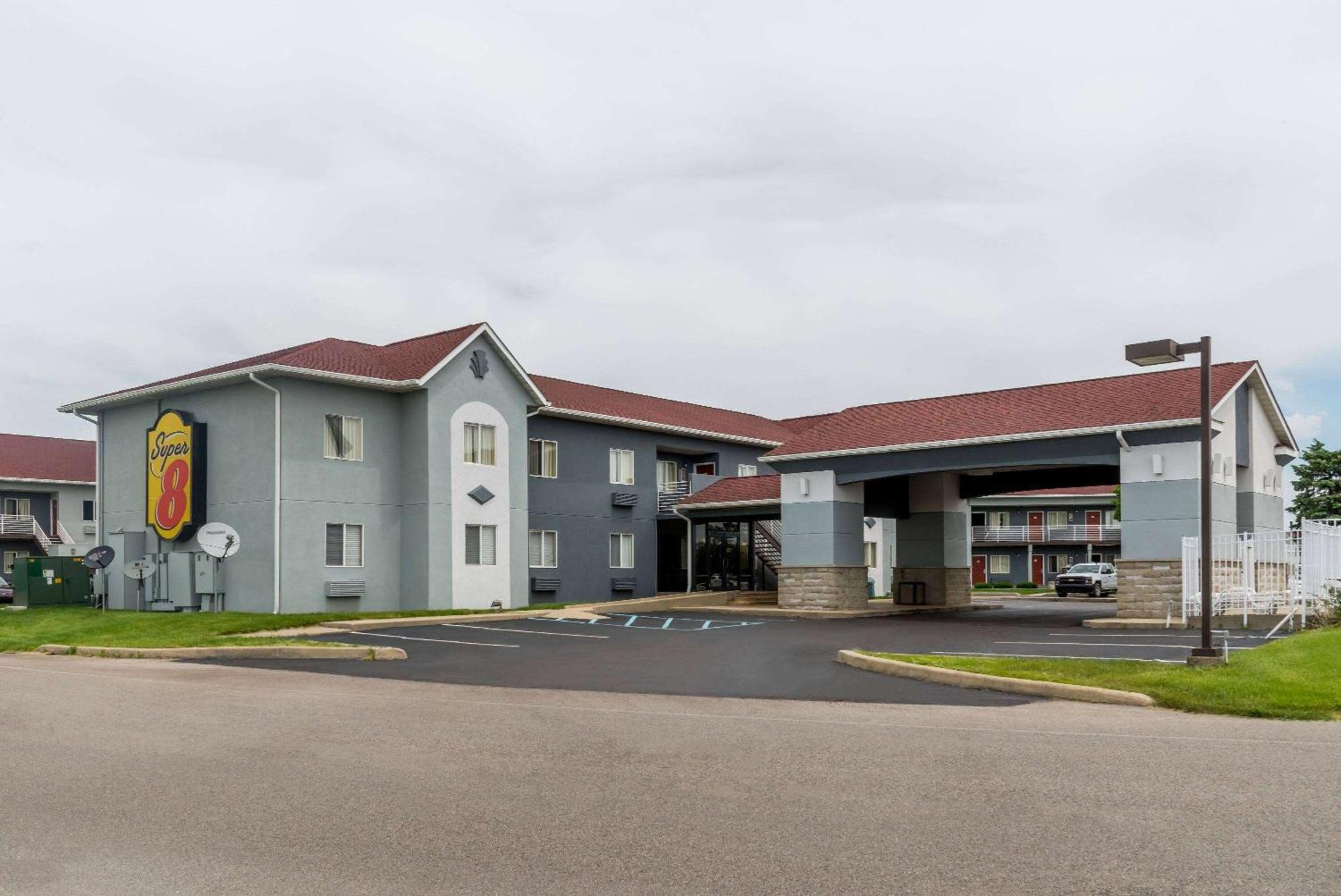 Super 8 By Wyndham Indianapolis/ne/castleton Area 2*