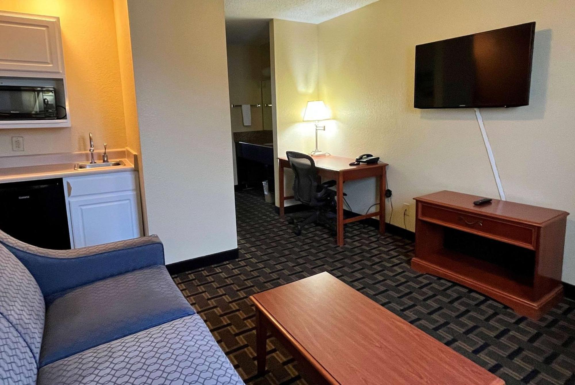 Super 8 By Wyndham Indianapolis/ne/castleton Area Hotel Indianapolis