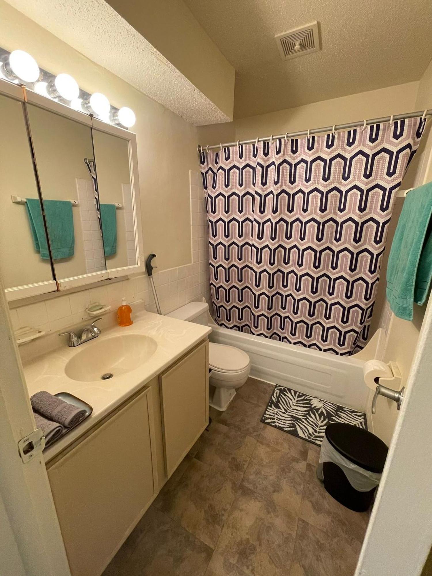 Private Oasis Ideal For Travelers & Workers Indianapolis