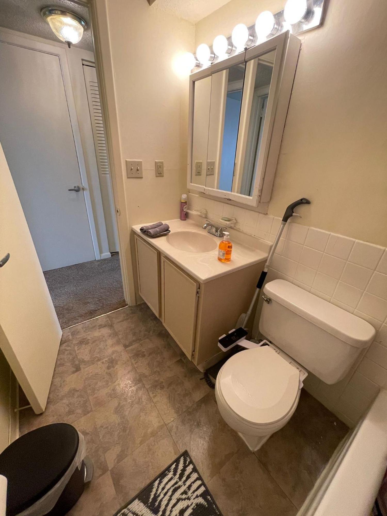 Private Oasis Ideal For Travelers & Workers *