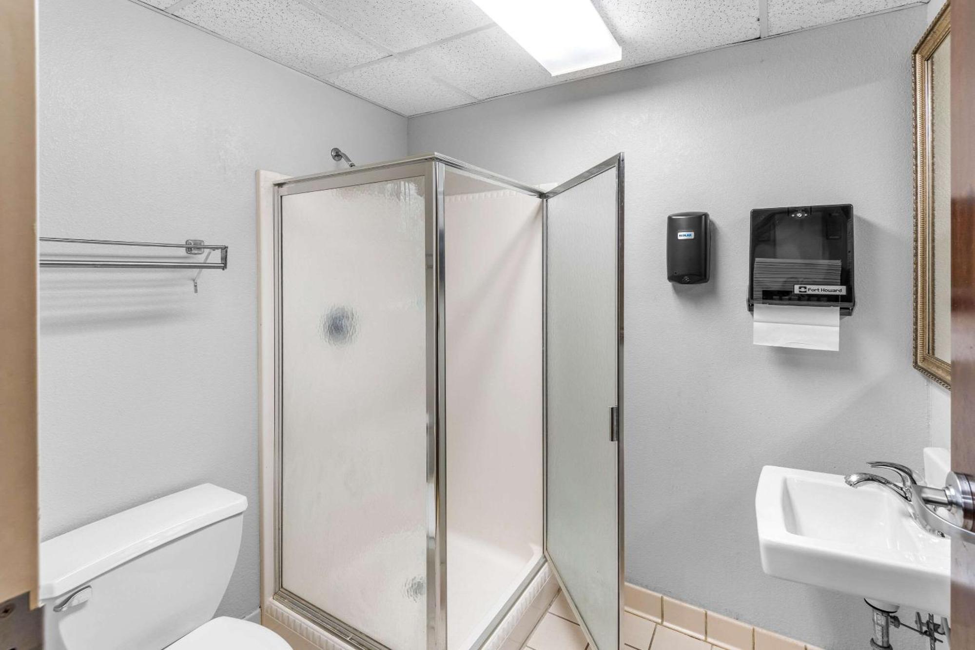Clarion & Northwest Inn 3*