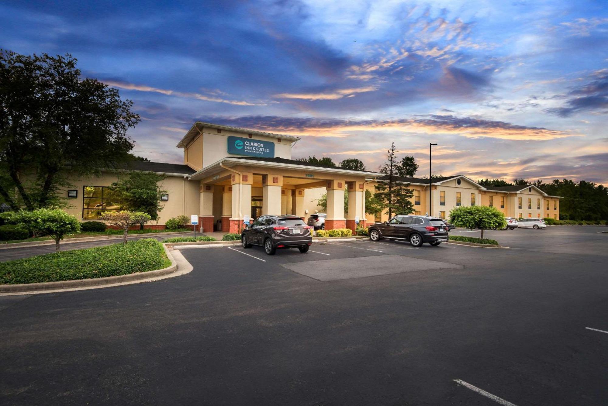 Clarion & Northwest Inn Indianapolis