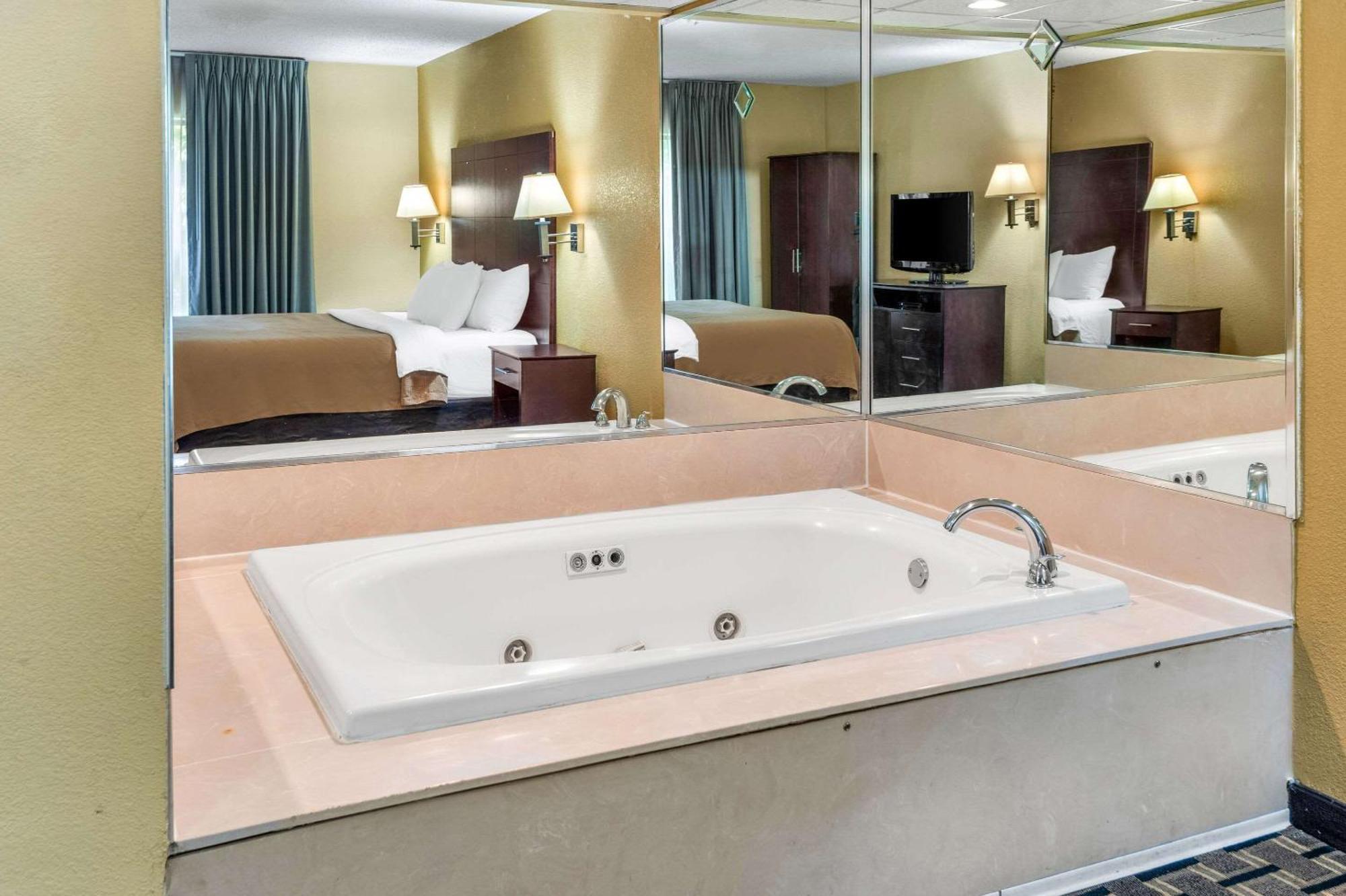 Clarion & Northwest 3* Indianapolis