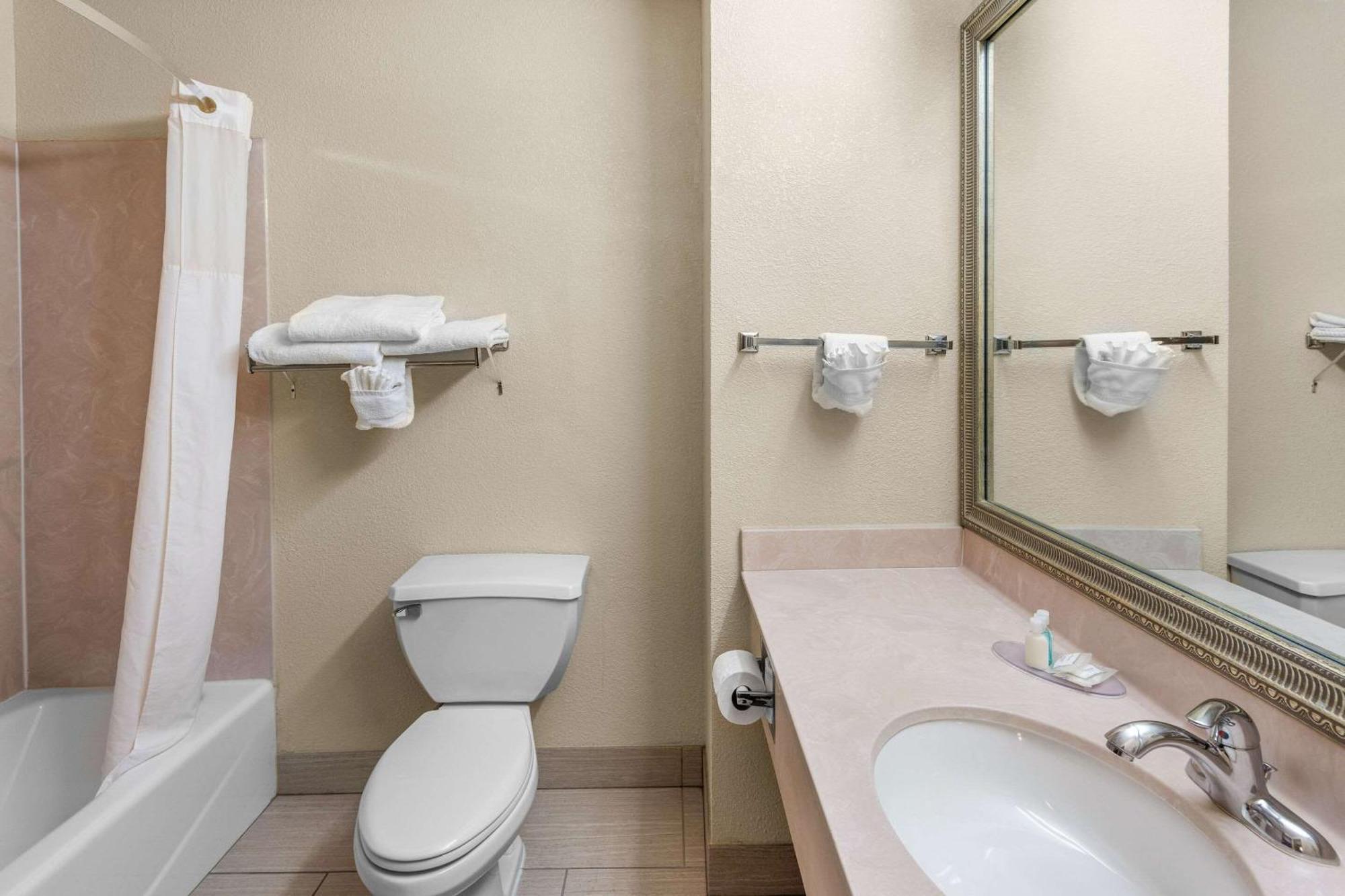 Inn Clarion & Northwest 3*