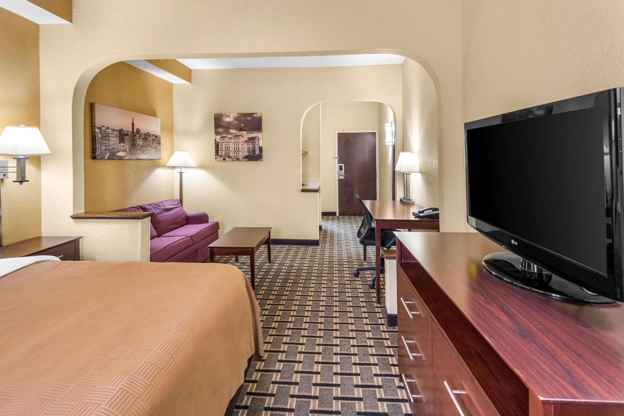 Clarion & Northwest 3* Indianapolis