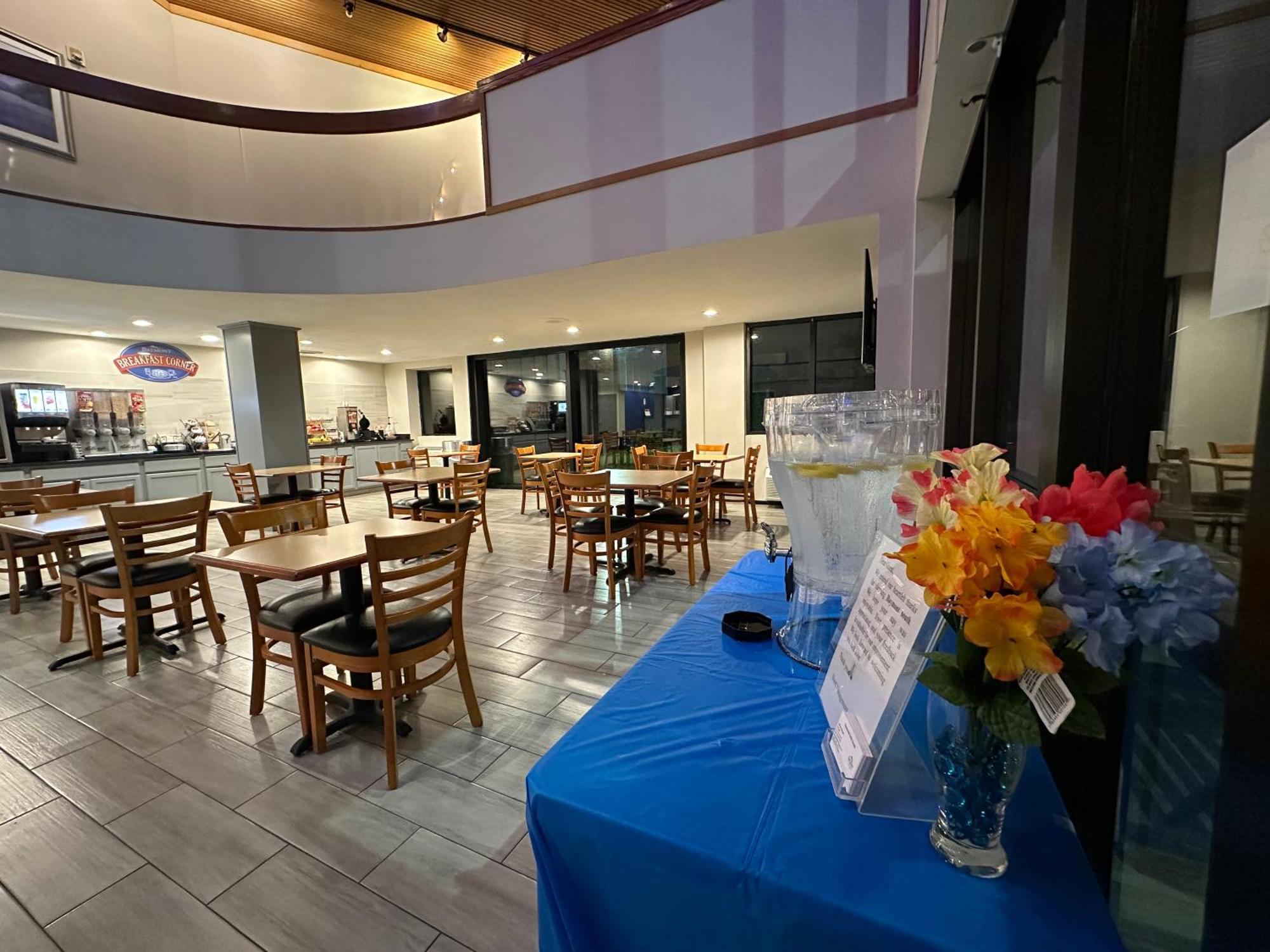 Baymont By Wyndham South Hotel 2*